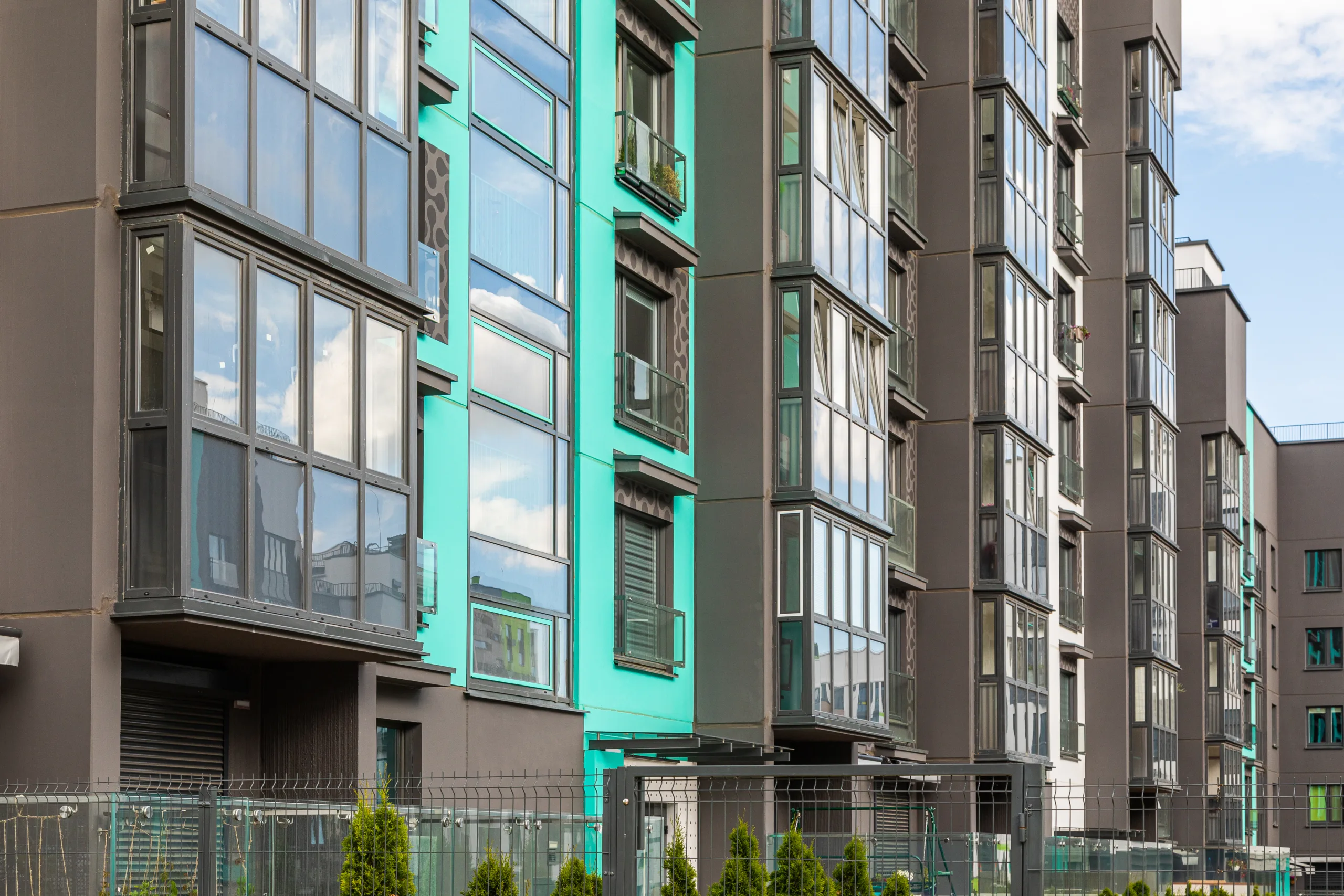 Fairfield and Sunroad recapitalize a $1.1B multifamily portfolio of 15 properties across six states with JLL financing.