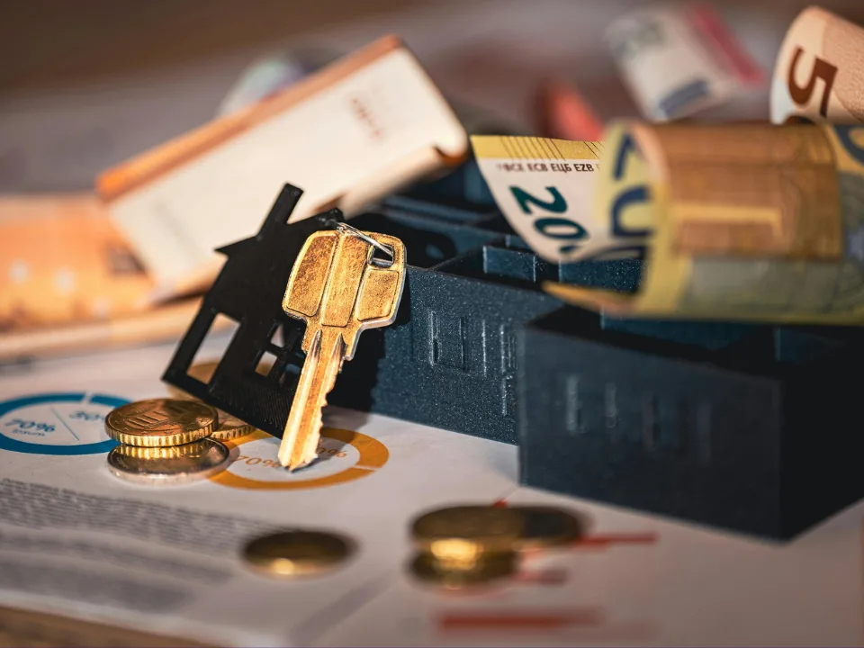 Private fundraising is accelerating, as investors target top assets and show renewed confidence in commercial real estate.