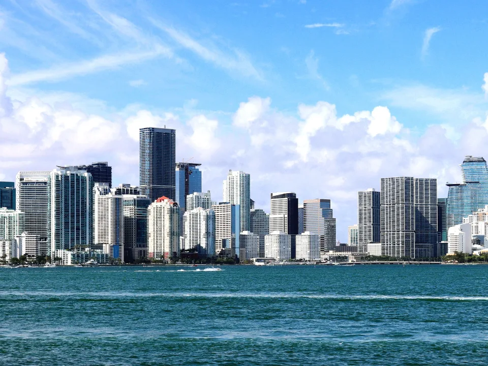 Commercial prices rose in Q3 2025 as CRE markets gained traction, led by retail, industrial, and improving investor sentiment.
