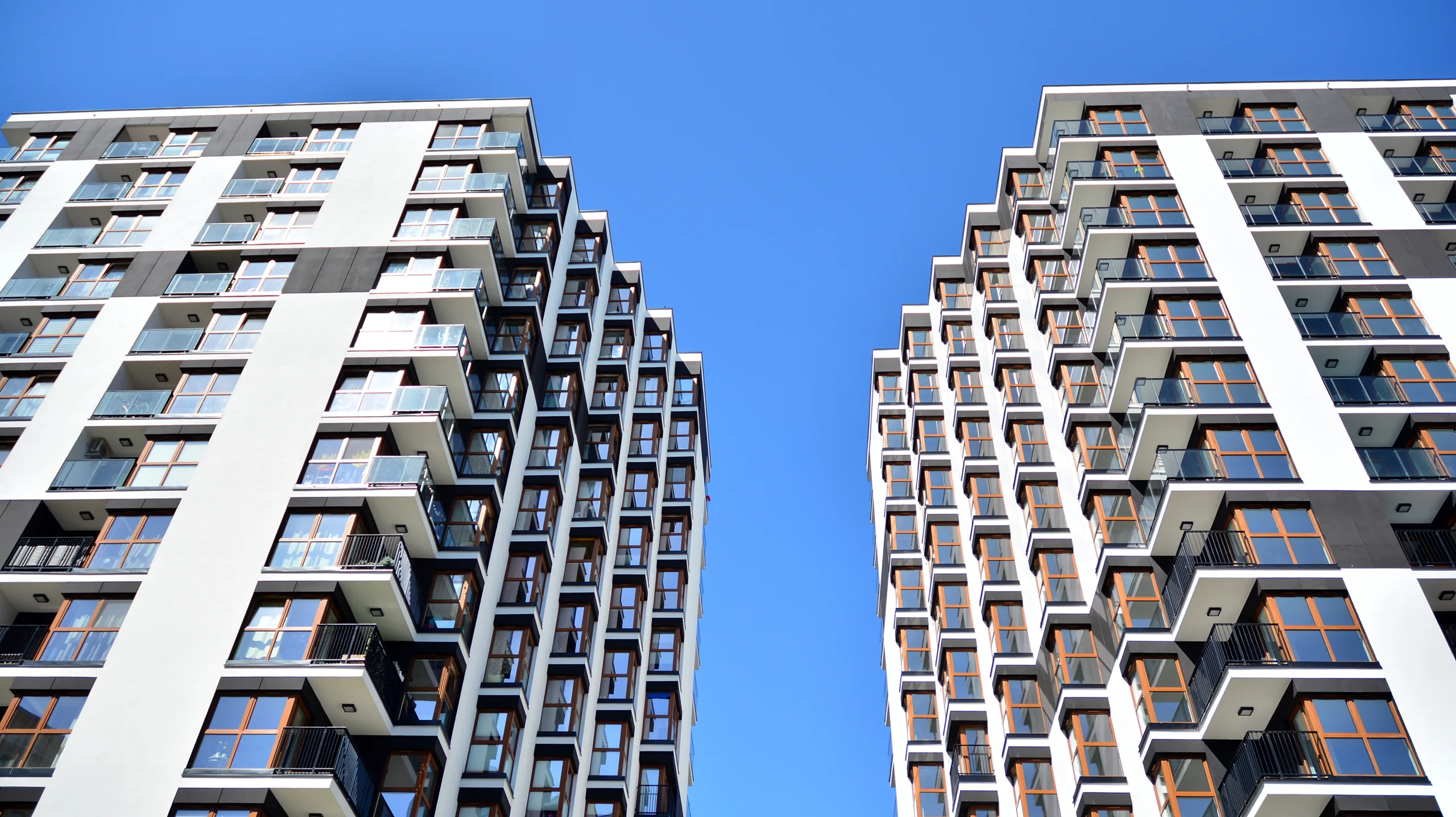 Rent decline persists nationwide as vacancies rise, signaling a cooling rental market driven by new supply and soft demand.