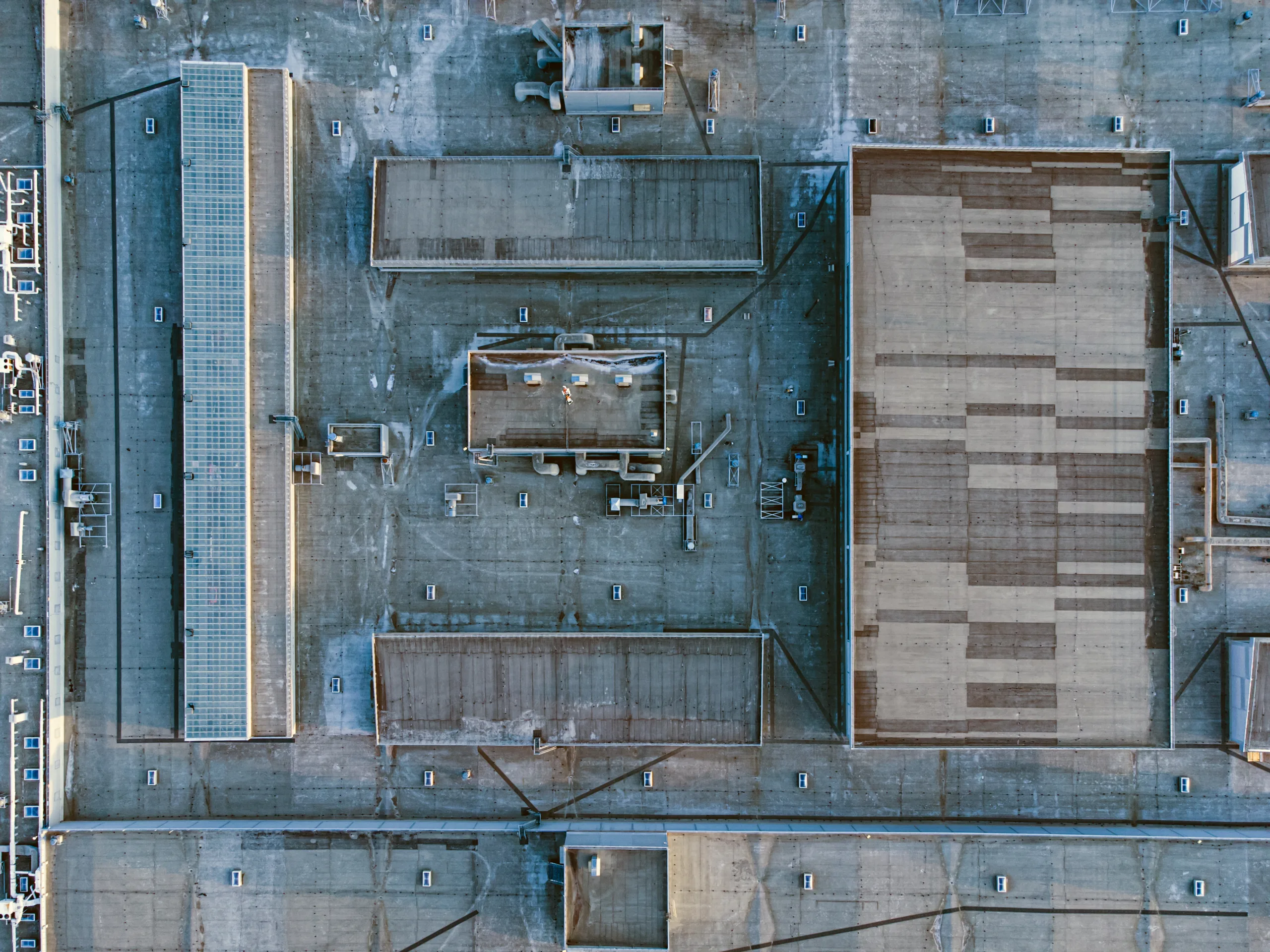 Industrial refinancing heats up as Investcorp secures a massive $1B loan for its 14M SF US portfolio across key growth markets.