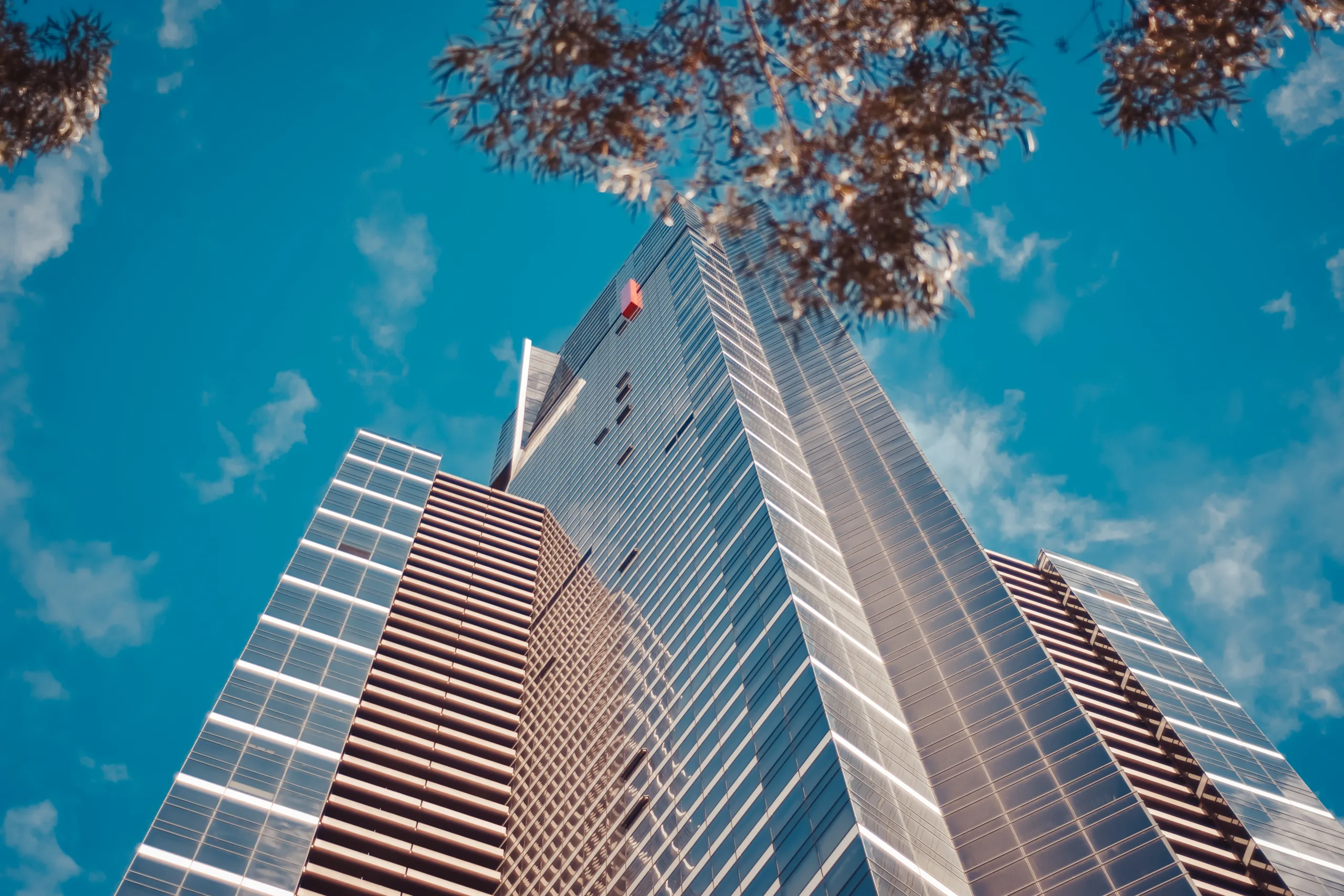 Private club Seia debuts at 830 Brickell, offering luxury dining and lounge access to tenants for $25K plus annual dues.