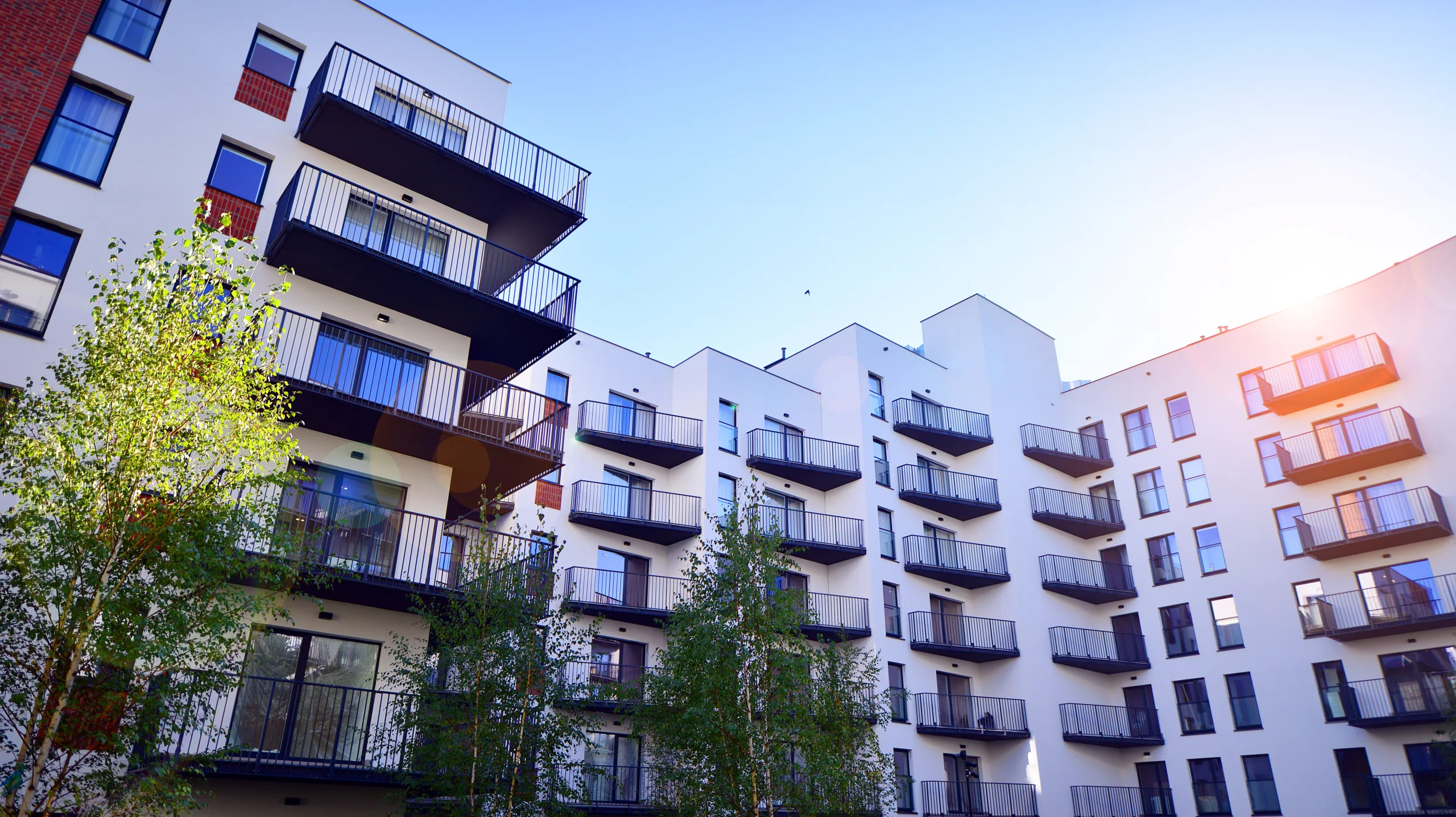 Rent growth stalls for major apartment REITs as new leases decline and economic concerns weigh on tenant demand.