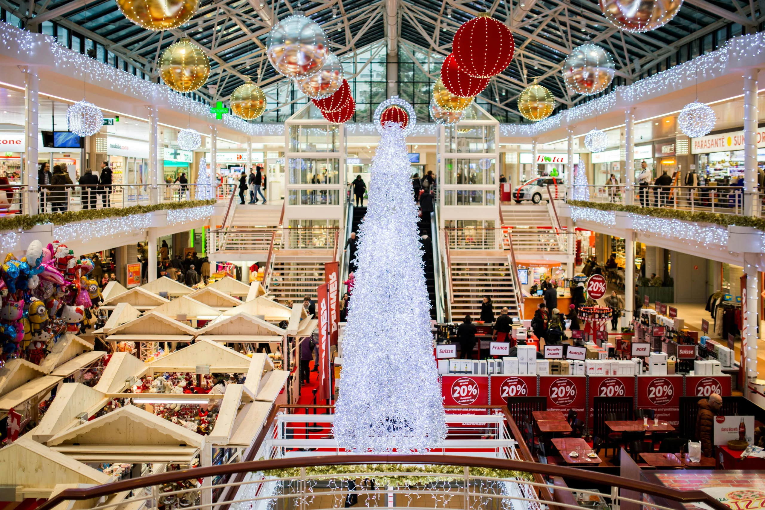 Holiday sales are expected to grow at their slowest pace since 2020 as inflation and tariffs pressure US consumer spending.