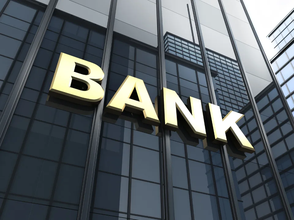 CRE lending is surging as banks reenter the market, sparking competition with debt funds for high-quality real estate deals.