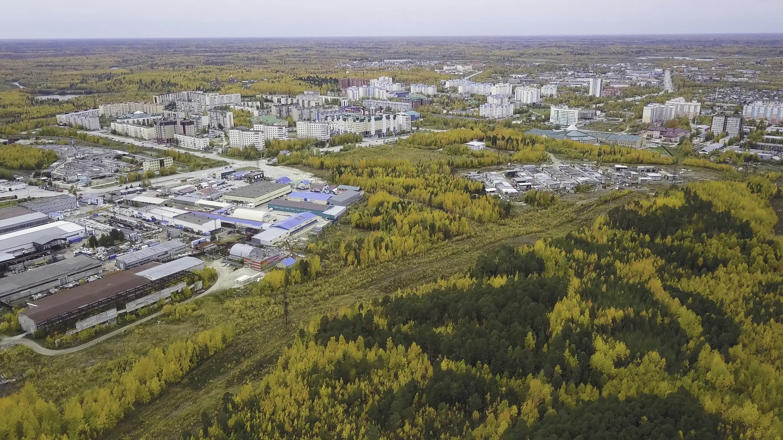 Small-scale industrial growth accelerates in 2025, attracting investors despite construction headwinds and supply constraints.