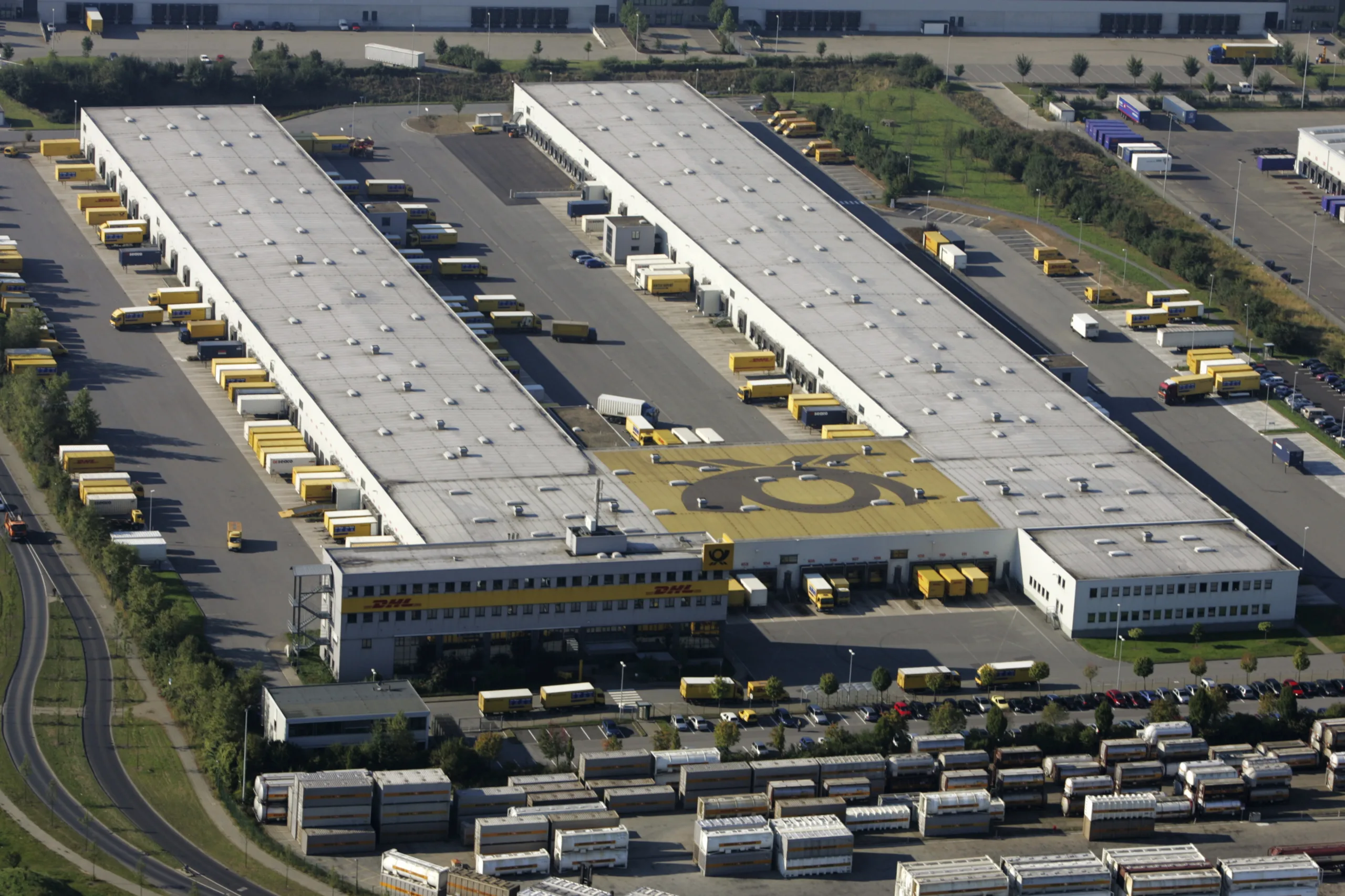 Amazon accelerates logistics modernization by closing outdated warehouses and expanding high-speed, automated fulfillment centers.