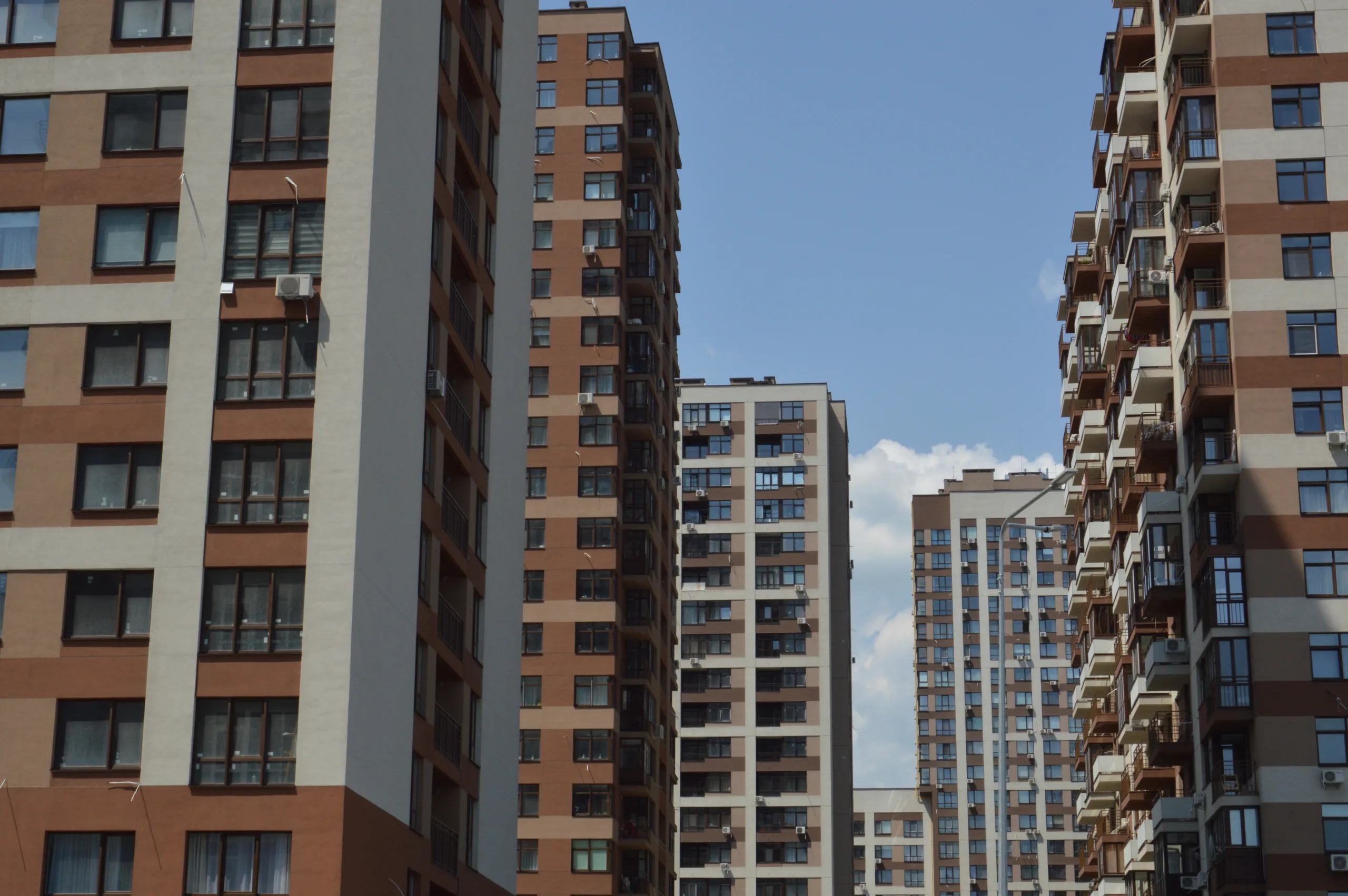 Investor activity slowed in 2025 as small buyers dominated the housing market, reshaping competition and pricing dynamics.