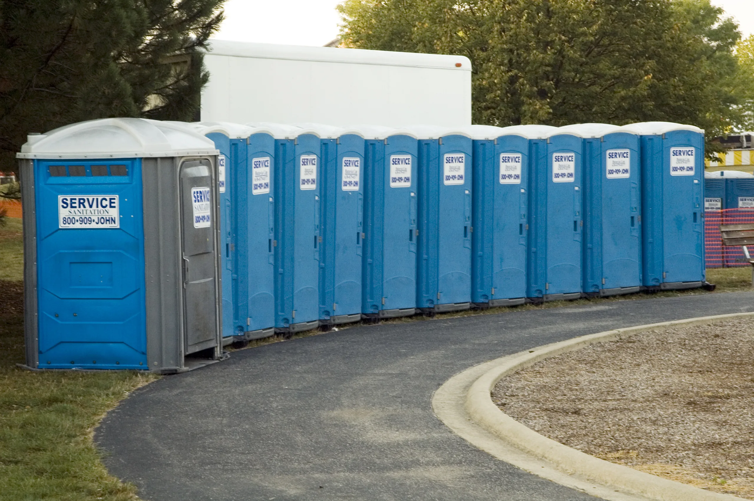 Fortress, Ares, and Blackstone face a $1.4B loss after a failed portable toilets investment collapses amid rising rates.