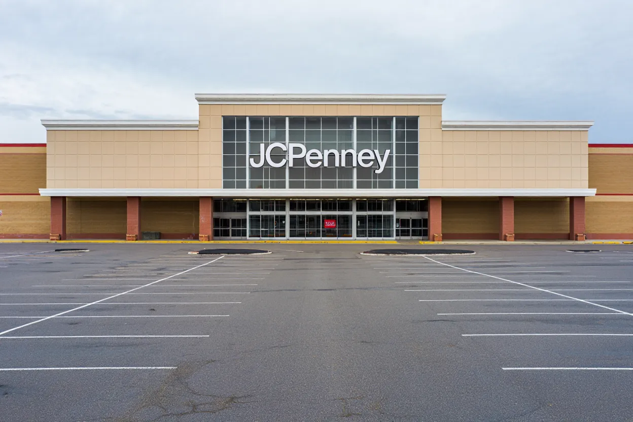 Retail portfolio sale collapses as JCPenney store deal between Copper Property and Onyx Partners falls through, spurring a legal battle.