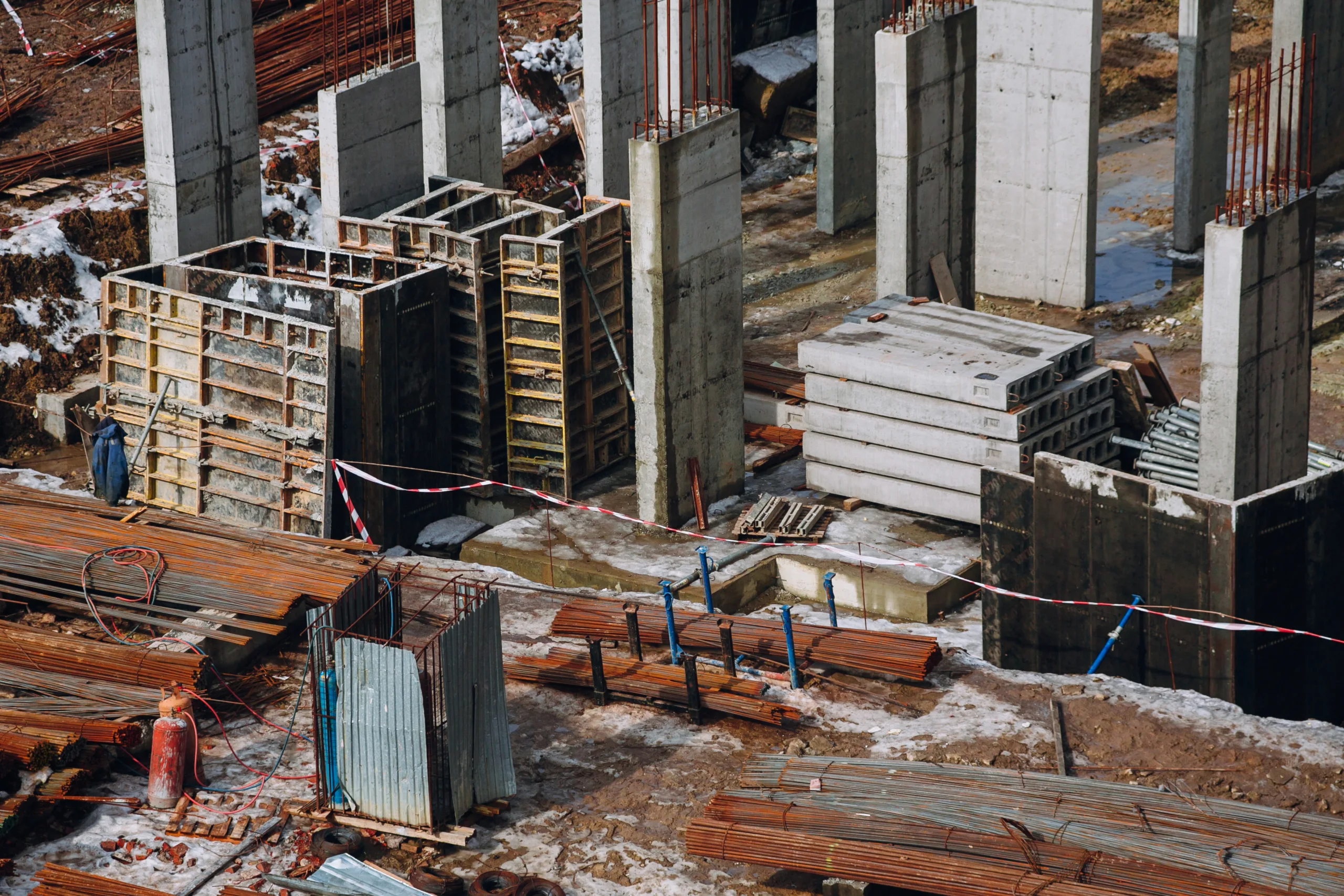 Project abandonments spike amid rising tariffs, straining US construction and delaying developments across sectors.