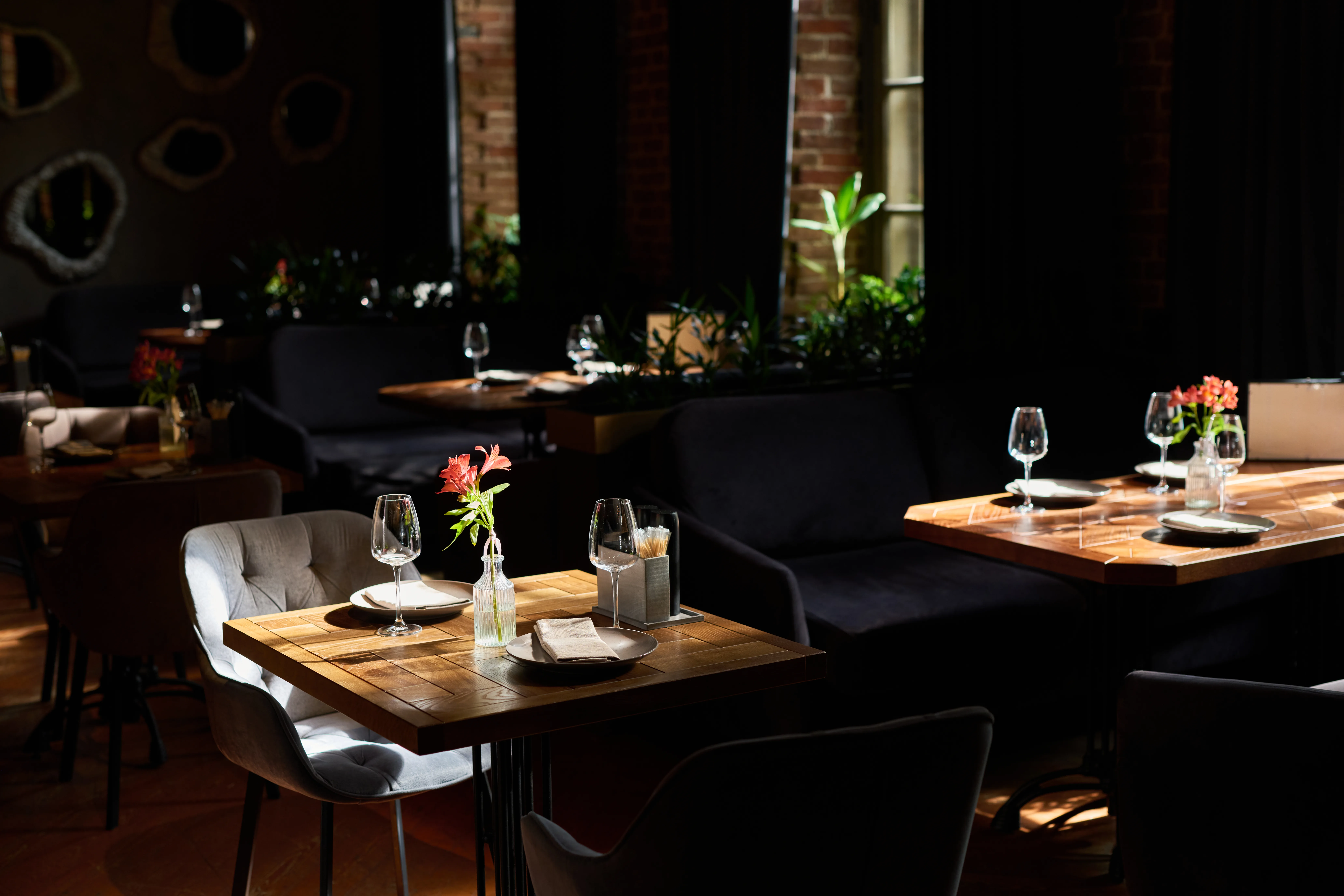 Miami dining costs rise as high-grossing restaurants like Mila and Joe’s Stone Crab lead the nation in revenue.