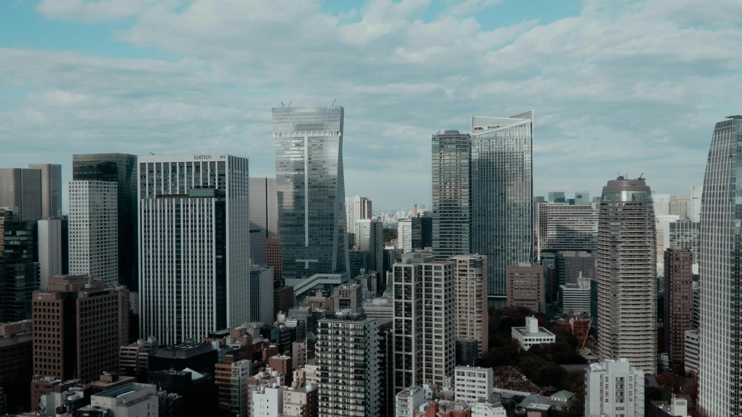 Office recovery is gaining momentum in Q3 2025, with Class A assets leading valuation gains across the US, Europe, and Canada.