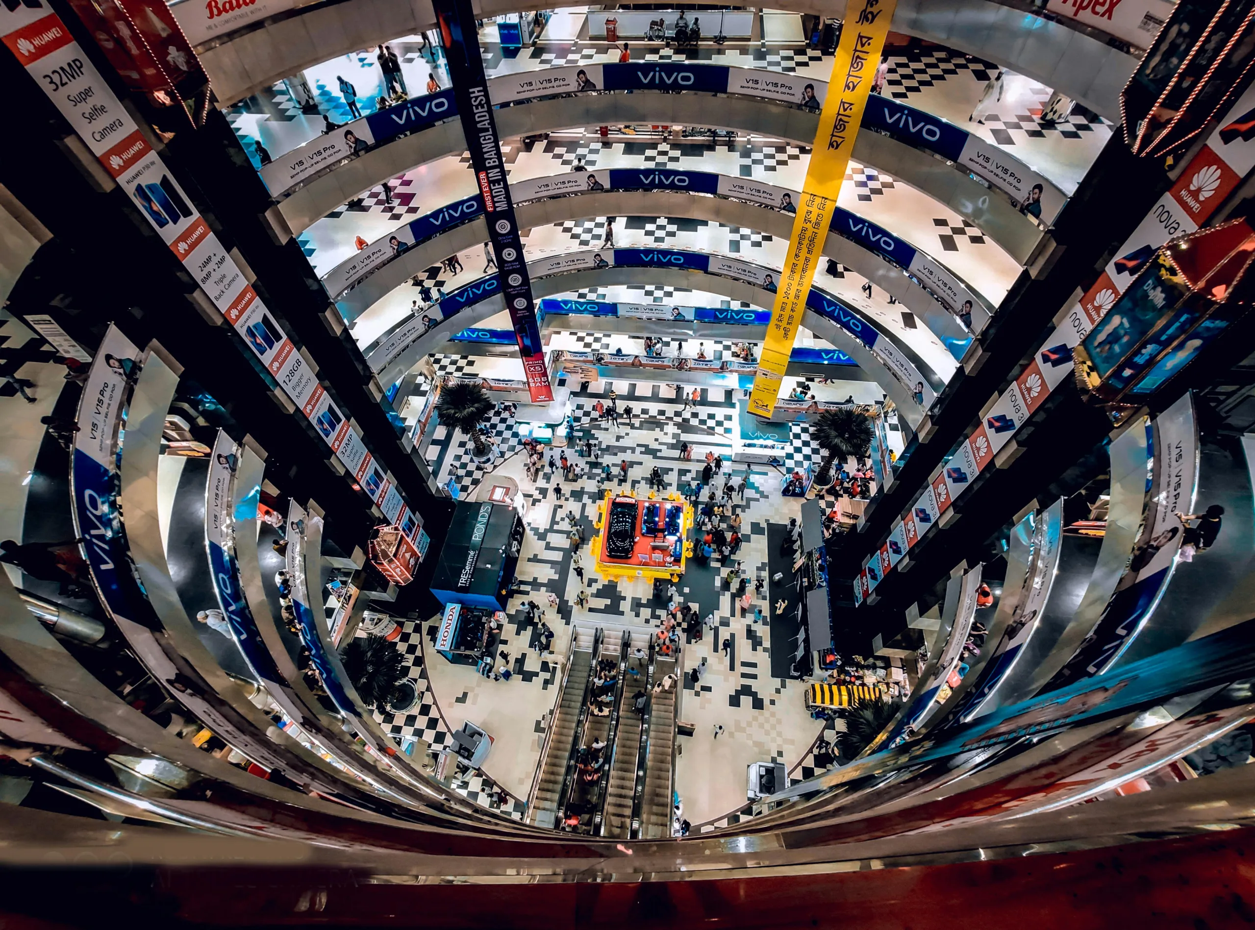 Retail markets in 2025 are led by Sunbelt cities like Charlotte, Tampa, and Orlando, driven by strong demand and rent growth.