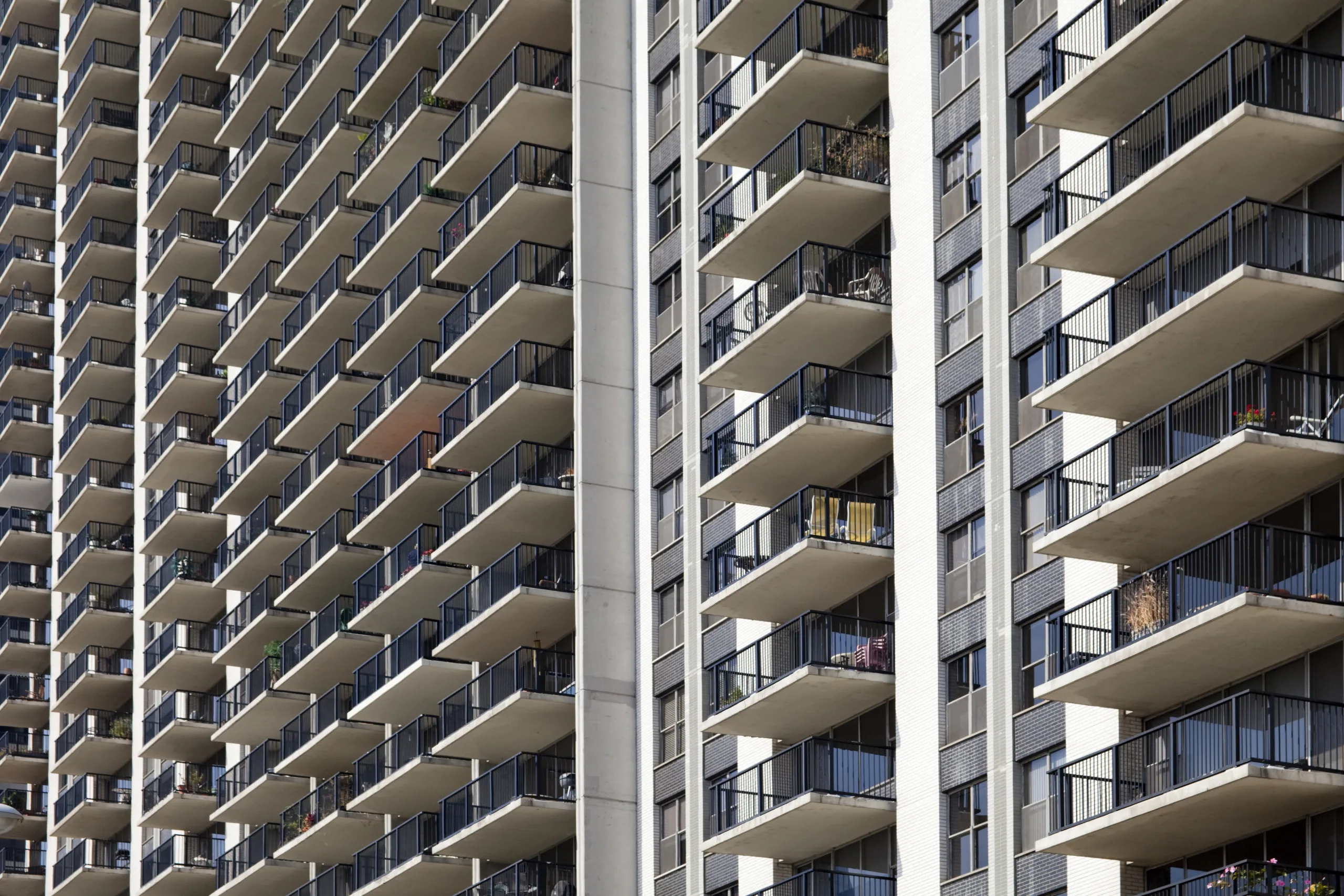 Rent decline deepens nationwide as oversupply drives vacancies higher and reshapes the multifamily housing market cycle.