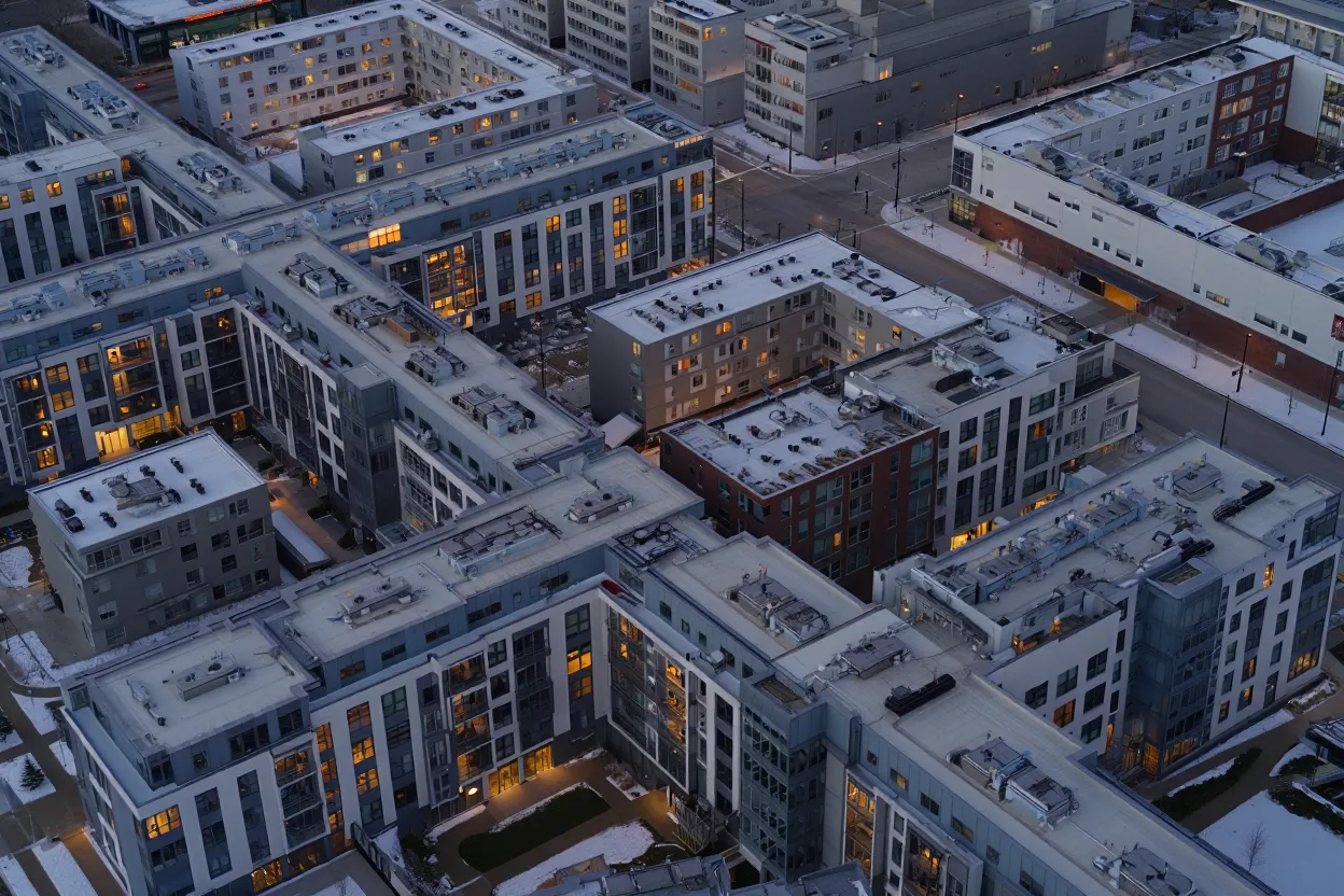 Apartment List data shows rents down for sixth straight month as vacancies rise and leasing slows, especially in Sun Belt cities.