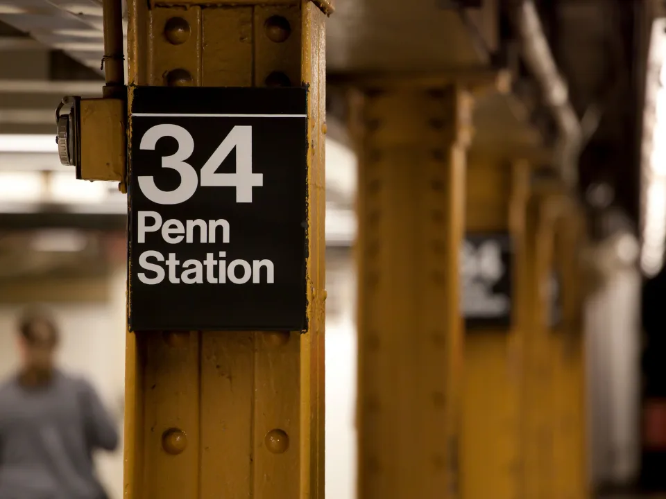 Manhattan Headquarters deal unravels as Verizon lists PENN 2 space for sublease, adding nearly 200,000 SF to Midtown’s trophy office market.