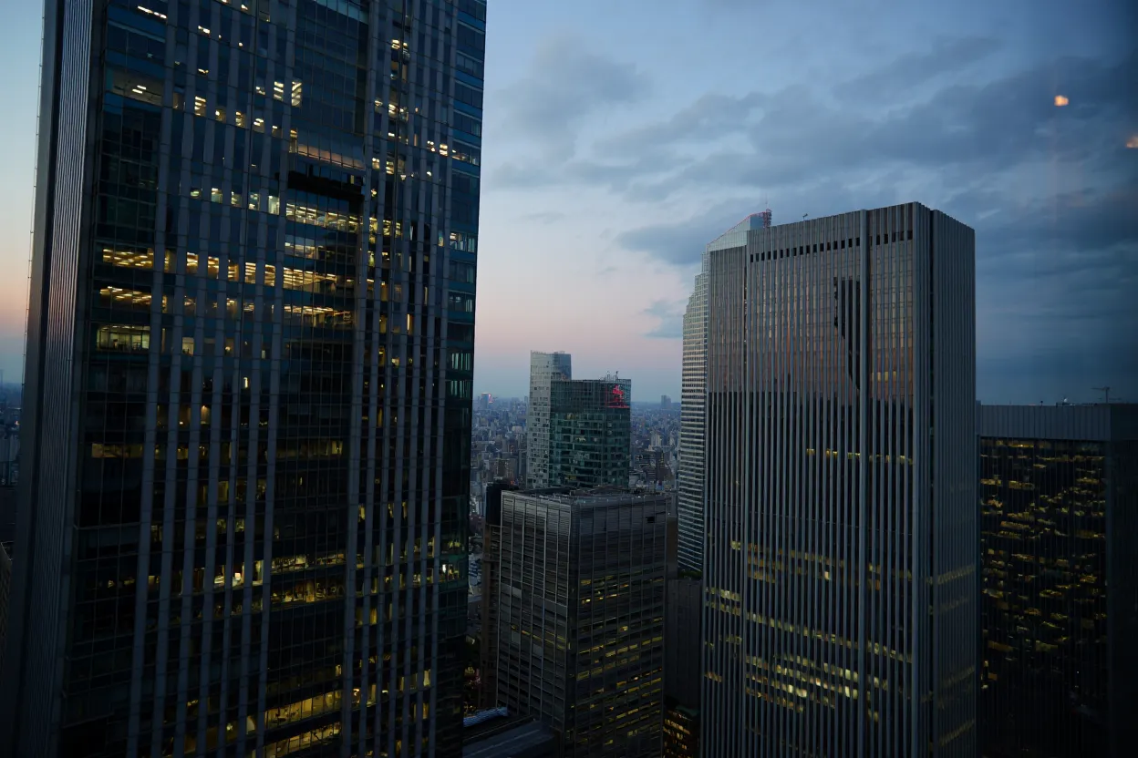 Bank risk warnings rise as Jamie Dimon compares current markets to pre-2008. Bank risk remains a concern as firms chase growth.