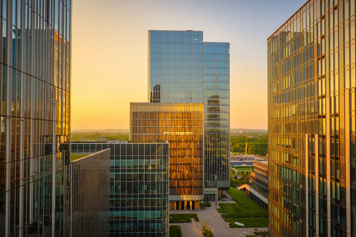 CRE lending surged in Q4 2025, led by alternative lenders and banks, with improved loan terms and the strongest momentum since 2018.