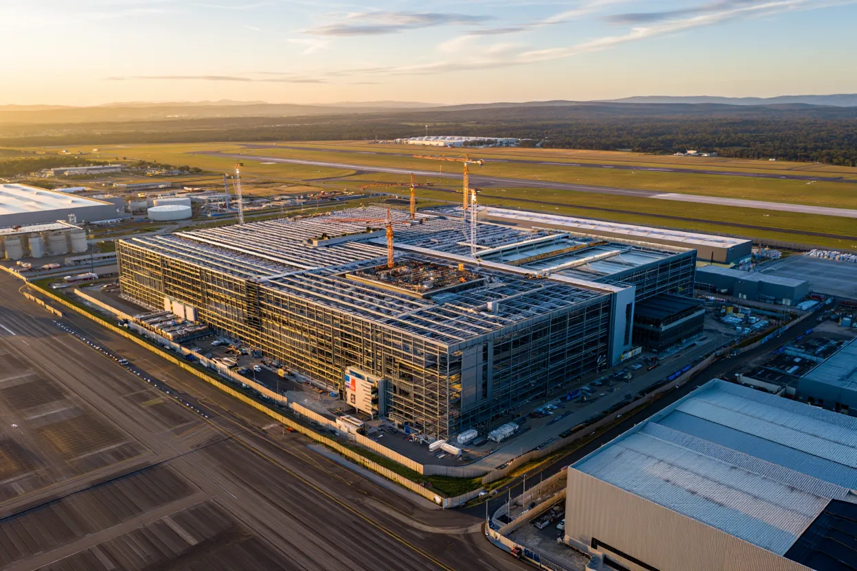 Aerospace manufacturing is outpacing cleantech in the US, driving industrial growth, job creation, and real estate expansion in 2025.