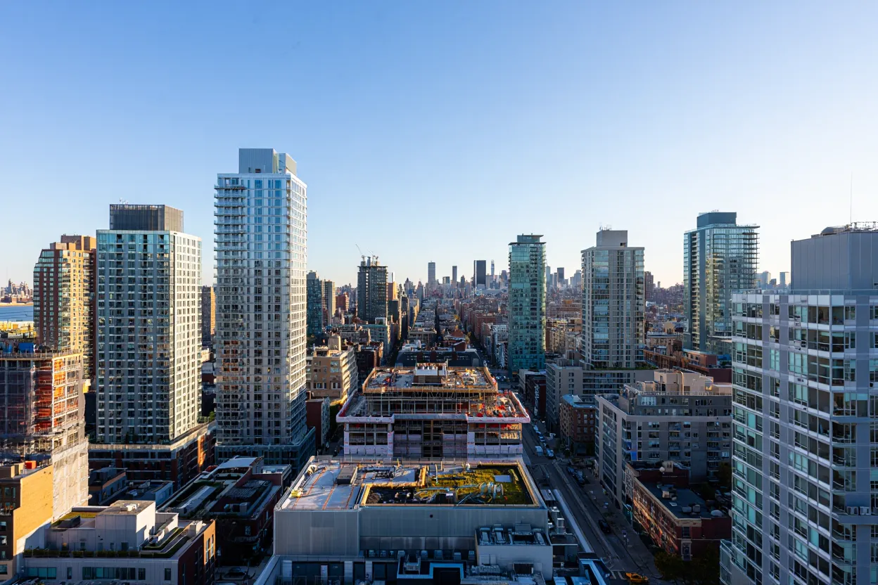 Manhattan Multifamily leads US rent growth, maintains strong supply, and sees solid employment gains despite economic headwinds.