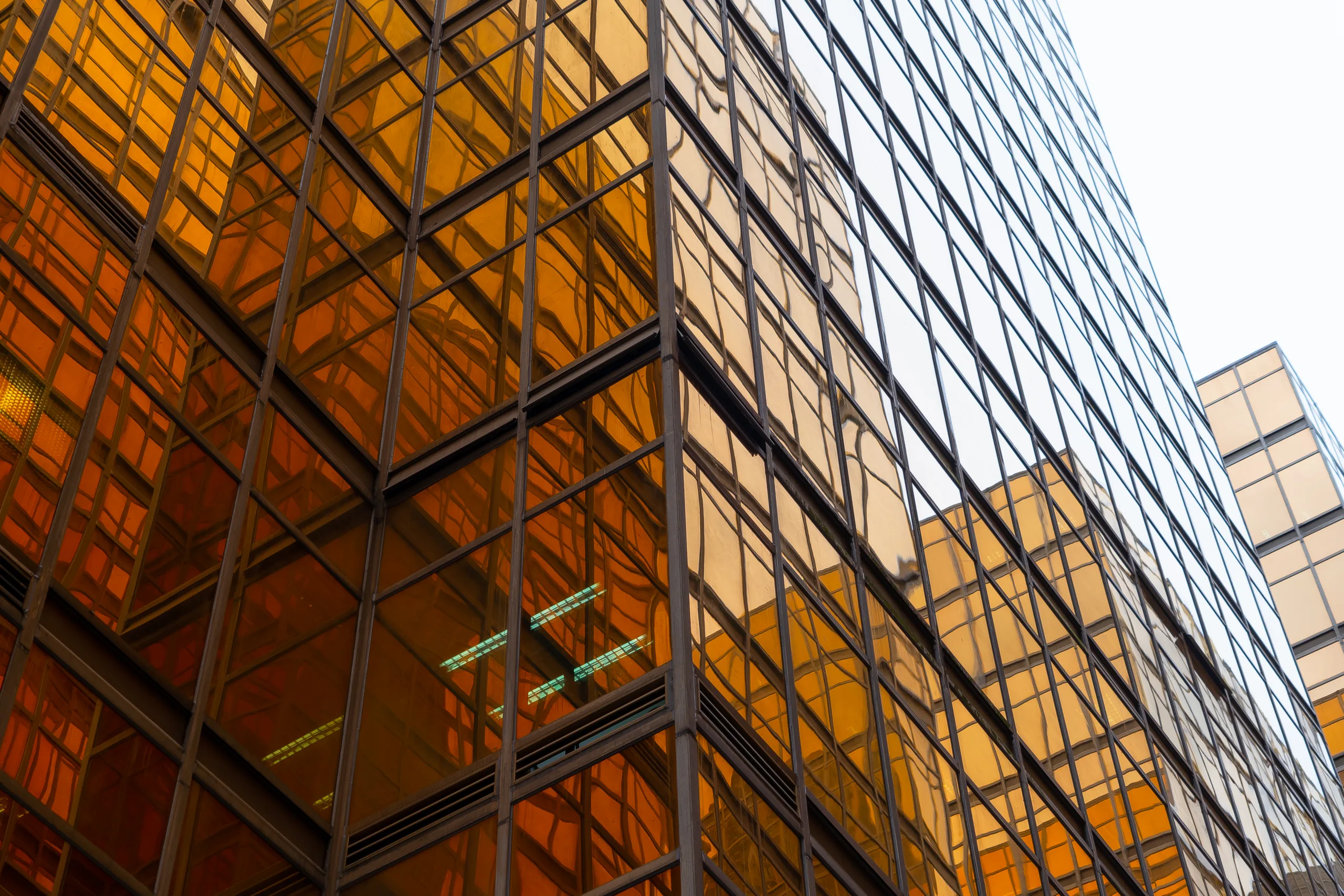 Distressed office sales hit $4.3B in 2025 as investors target discounted assets and recovery opportunities in key US markets.