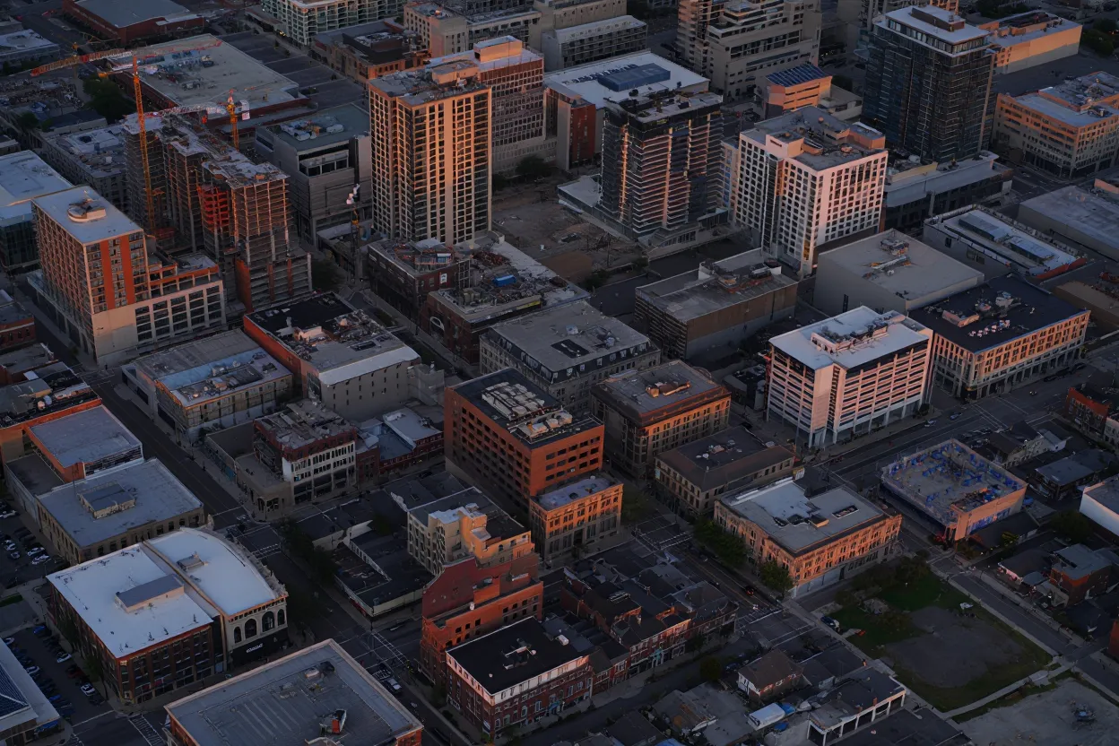 Dallas commutes are growing as affordable housing moves farther from jobs, highlighting the need for better proximity and planning.