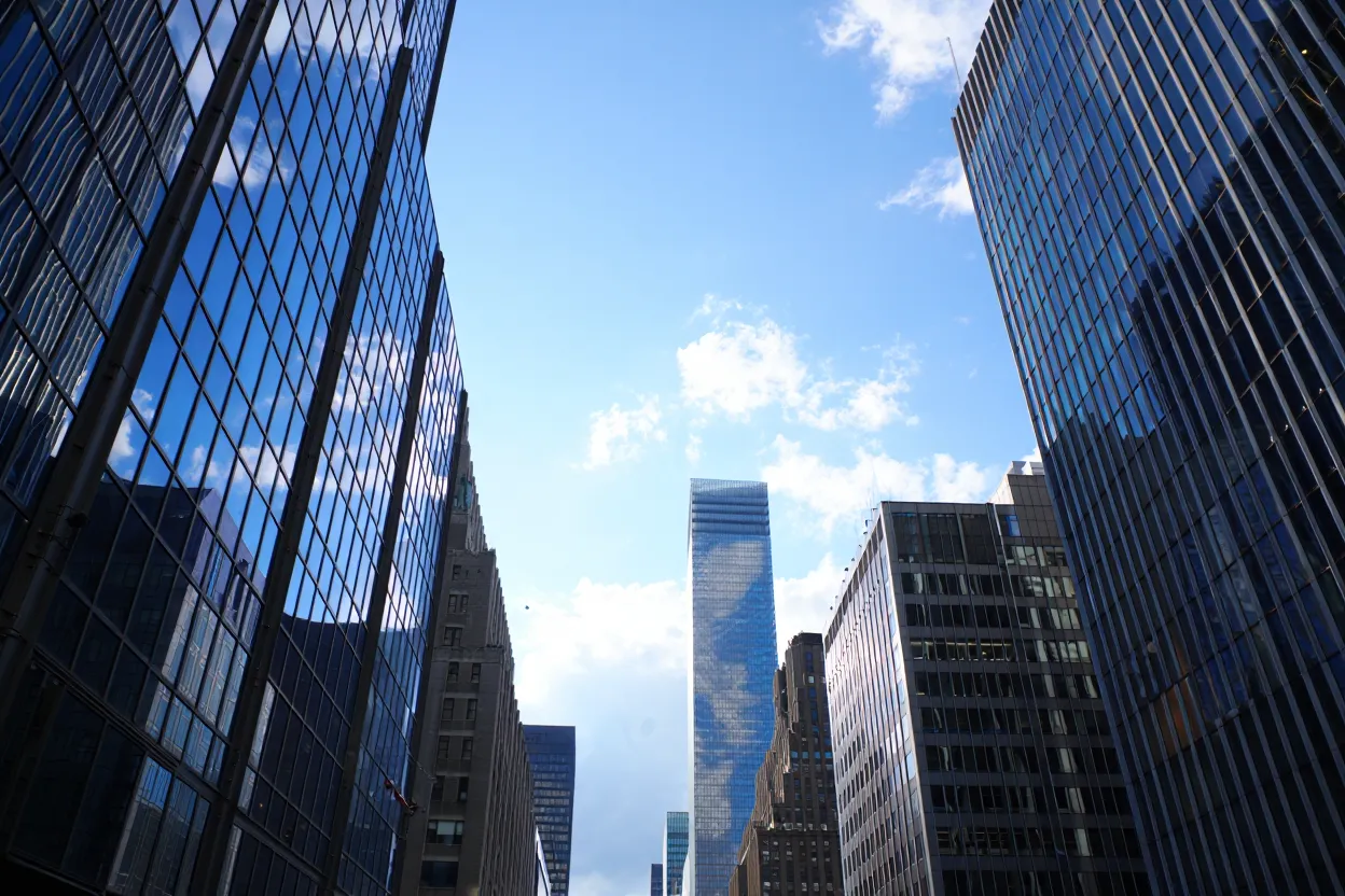 SL Green refinances $2B credit facility, extending maturities to 2031 and boosting liquidity amid a broader $7B financing plan.