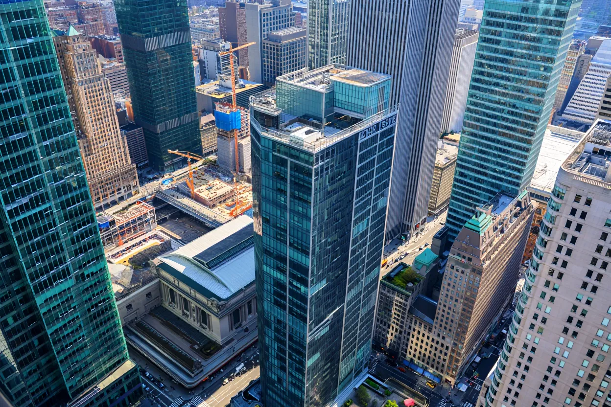 Office leasing gains lead Manhattan office giant SL Green into 2026 as it advances $2.5B asset sales and ramps up acquisitions.