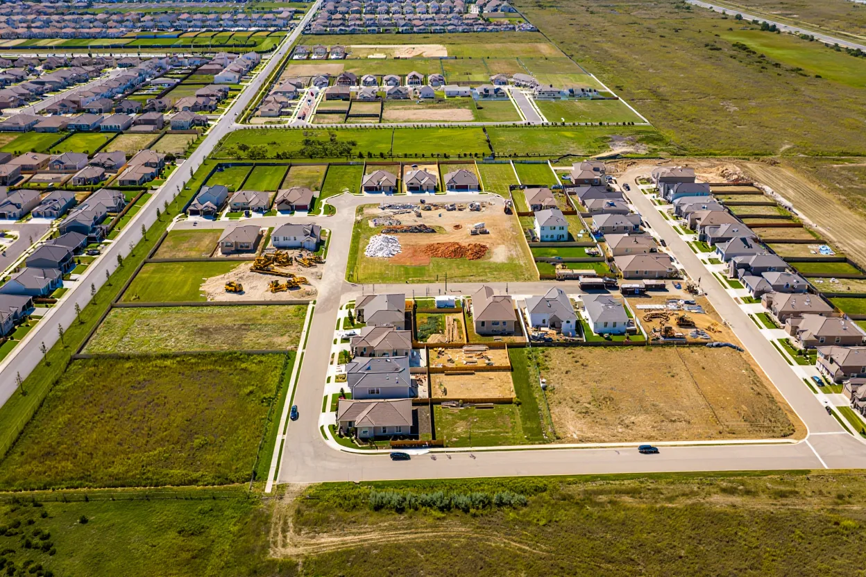 Land inventory trends show a 24% drop in US buildable land since the pandemic, with sharp price gains, especially for raw land listings.