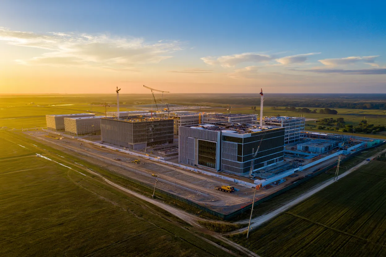 Data center development gets a boost as DataBank secures $2B for three Red Oak facilities, helping Dallas remain a top data hub.