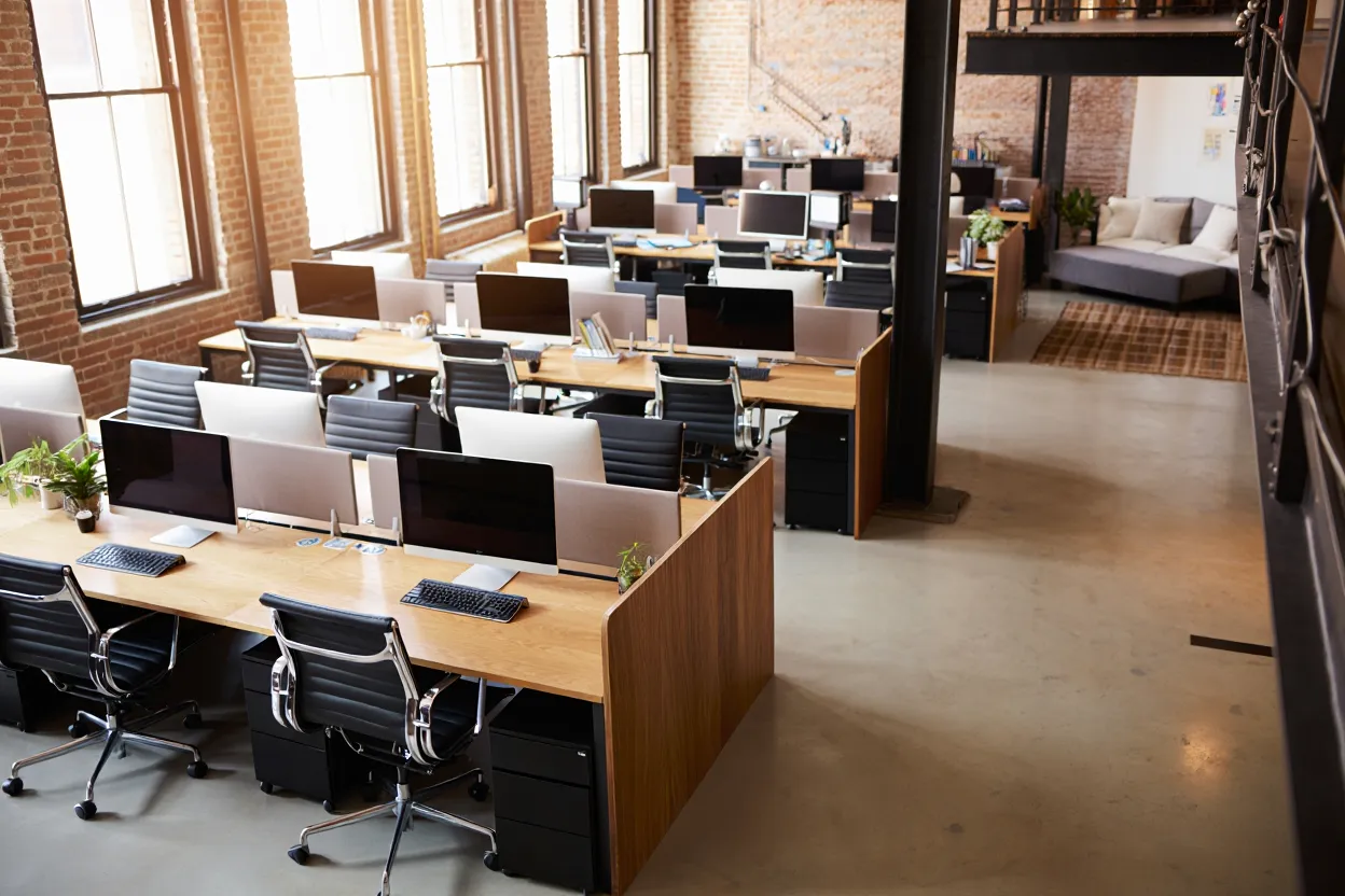 AI startup offices in NYC surge as firms lease oversized spaces that outpace employee growth and reshape Manhattan leasing trends.