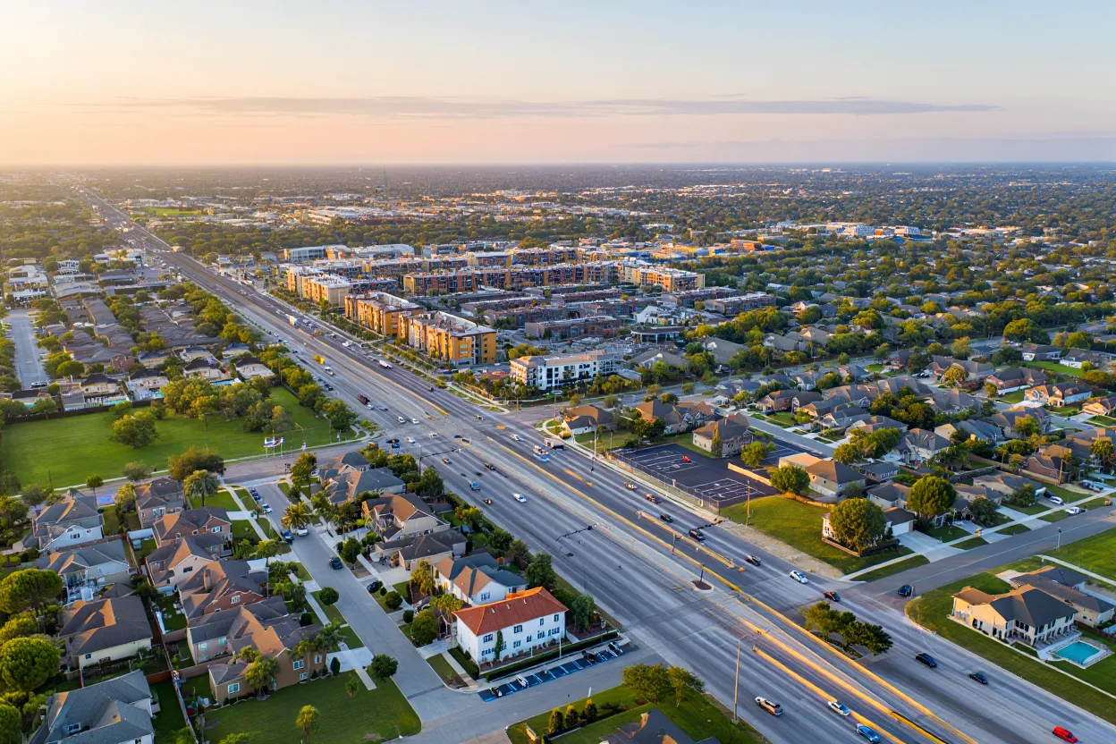 Sun Belt cities lead US growth as smaller metros like Ocala and Myrtle Beach outpace traditional giants. Sun Belt surge shapes CRE prospects.