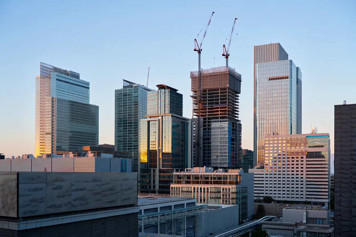 Office distress and 2026 rate outlook weigh on CRE deals, as rising delinquencies and shifting investor strategies reshape market activity.