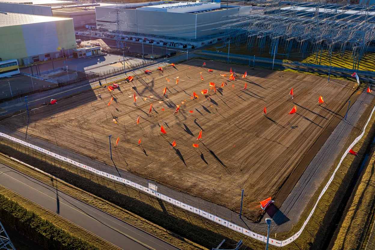 Data center demand is pushing US land prices higher, with powered sites commanding premiums and driving 30% of Q1 deals.