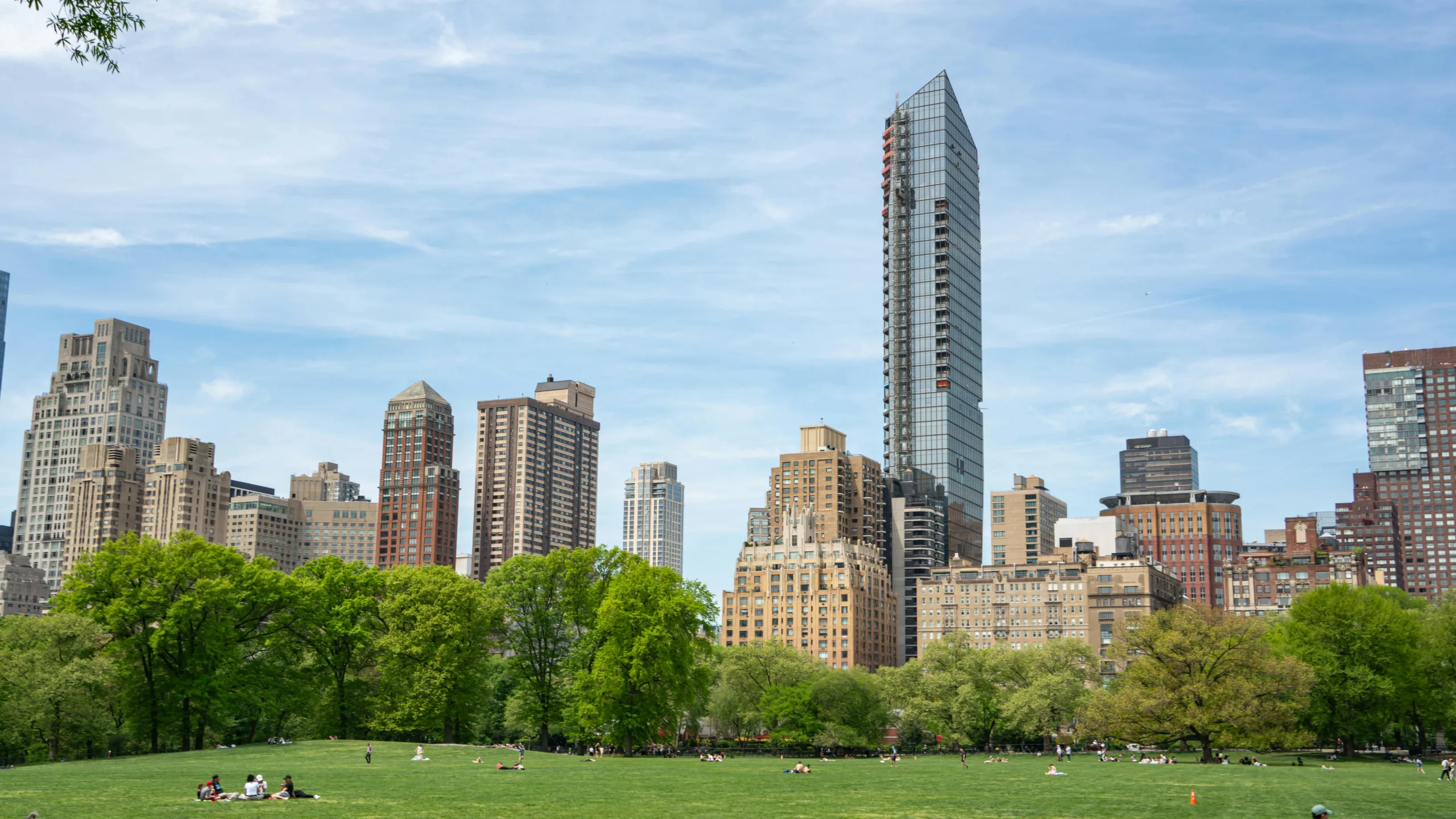 New York's pied-à-terre tax raises costs for luxury second homes in NYC and could generate up to $500M annually.