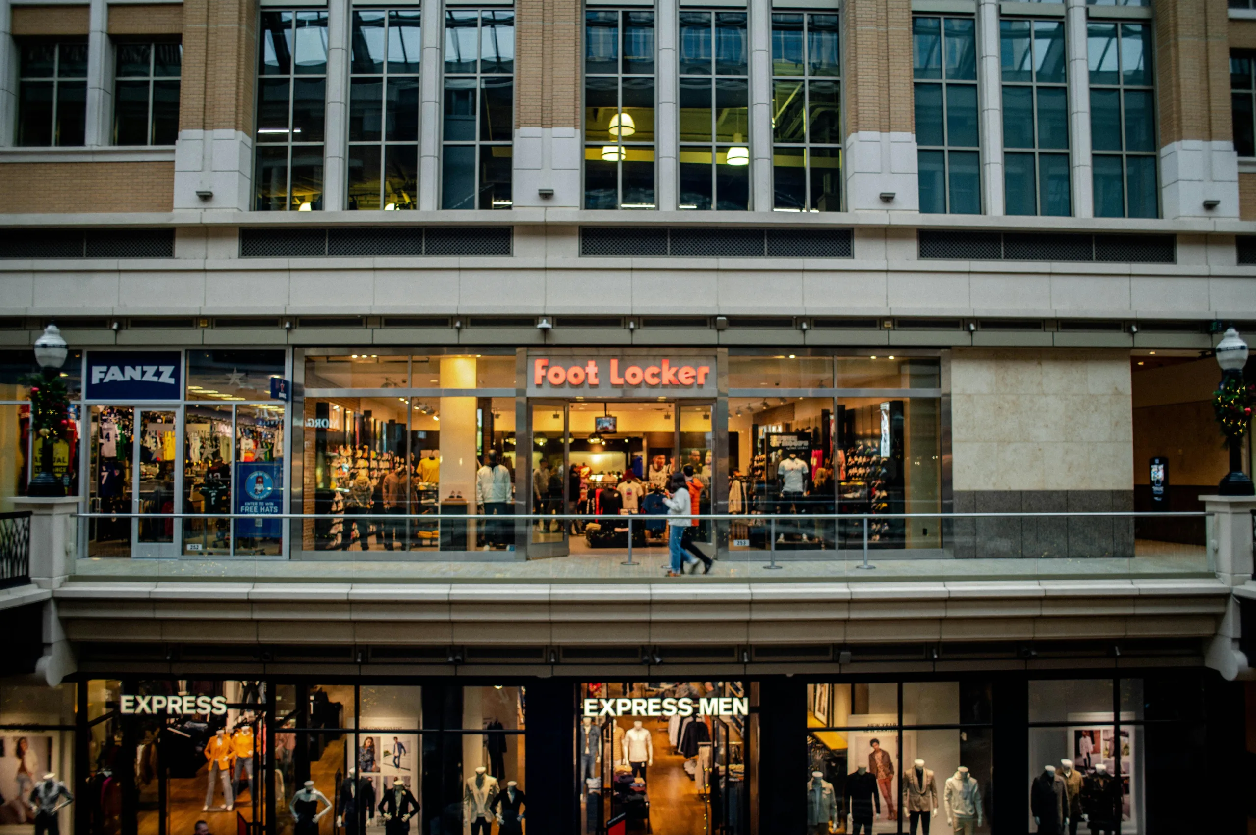 Dick’s Sporting Goods is expanding Foot Locker’s Fast Break remodel program to 250 stores after strong early sales gains.