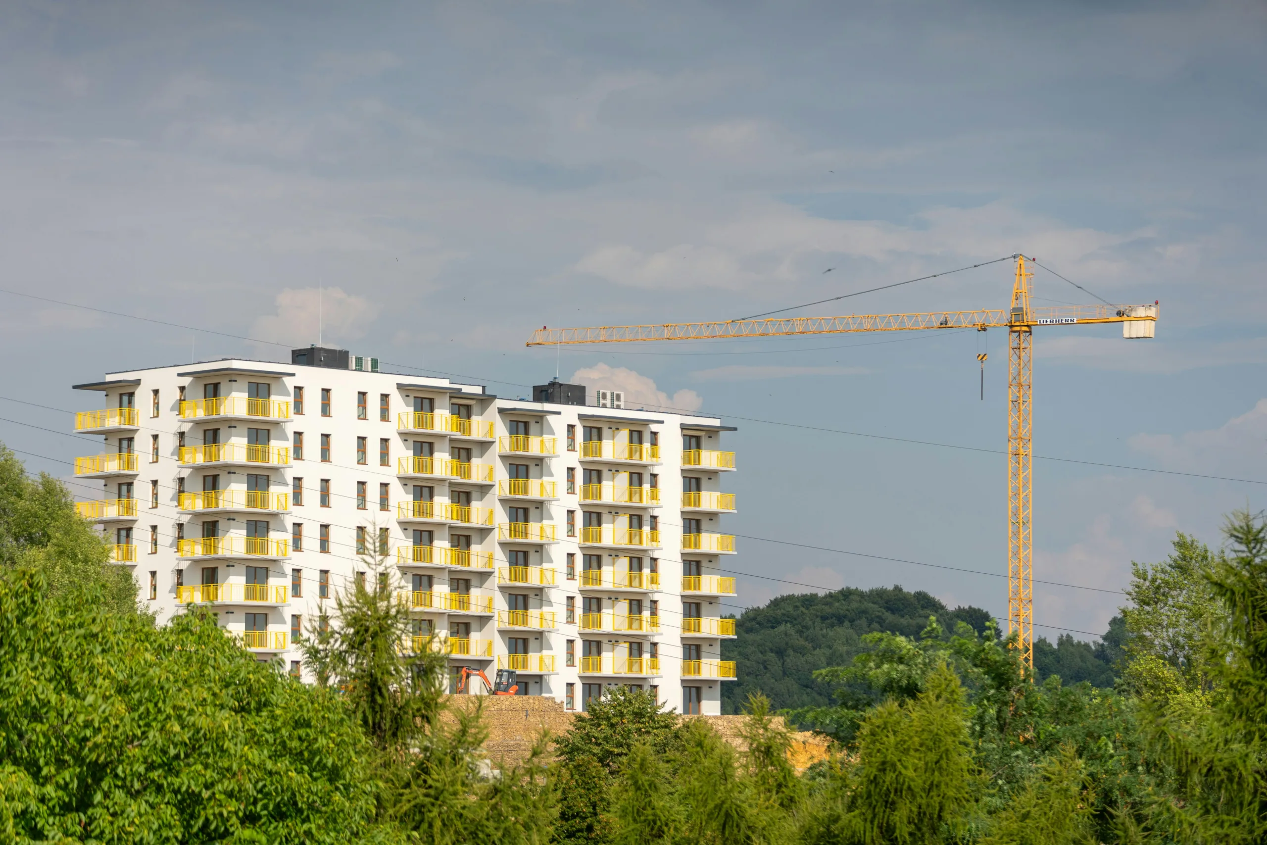 US multifamily demand rebounded in Q1 2026 as absorption outpaced completions, pushing vacancy rates lower and stabilizing rent growth.