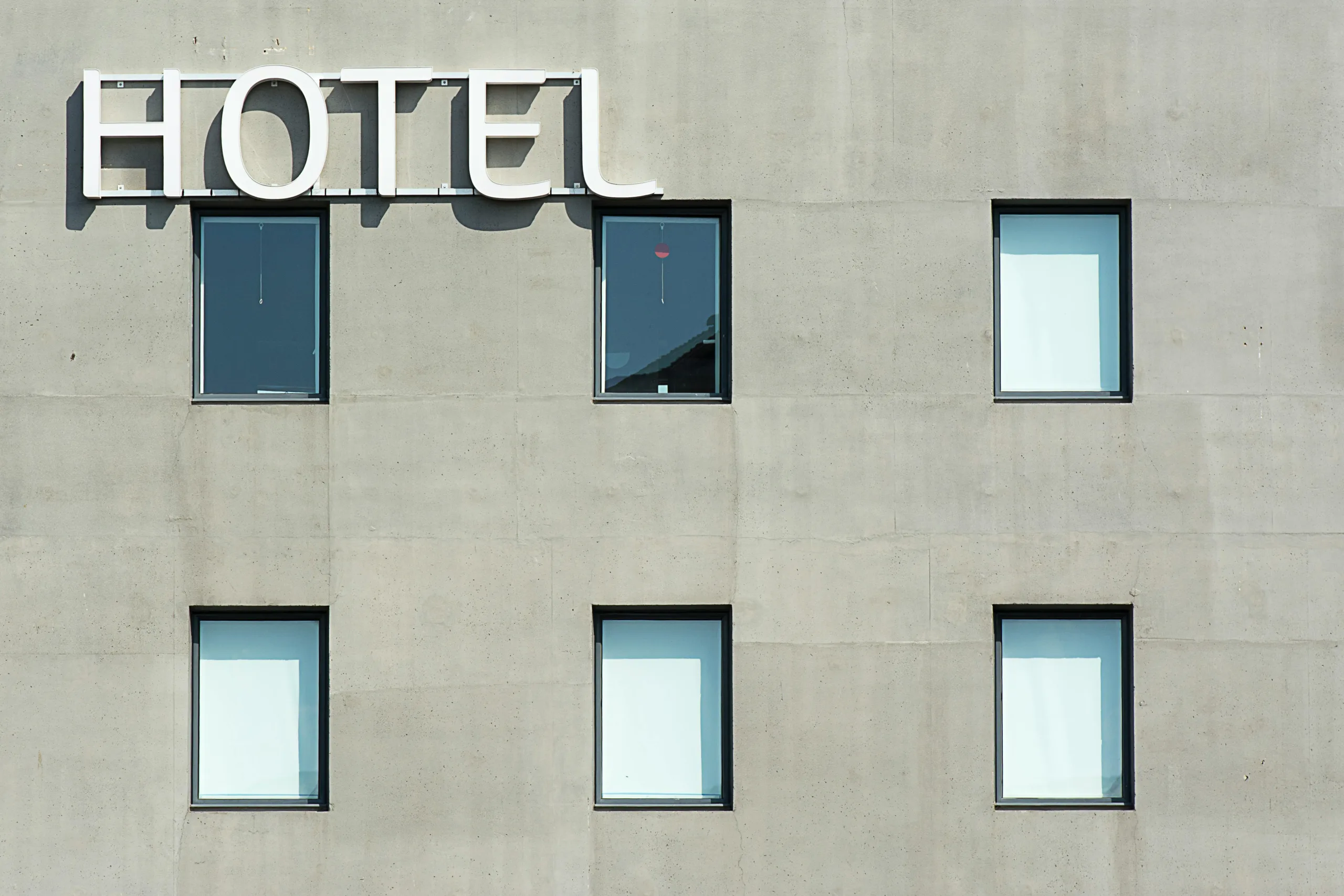Apple Hospitality REIT raised its 2026 RevPAR outlook after strong Q1 hotel demand in Nashville, Seattle, and leisure markets.