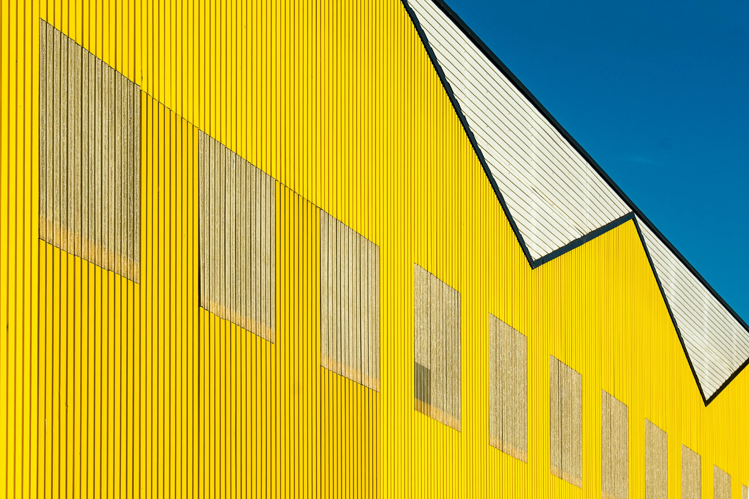 Värde Partners closed a $1B CRE CLO backed largely by multifamily and industrial loans as CRE securitization rebounds.