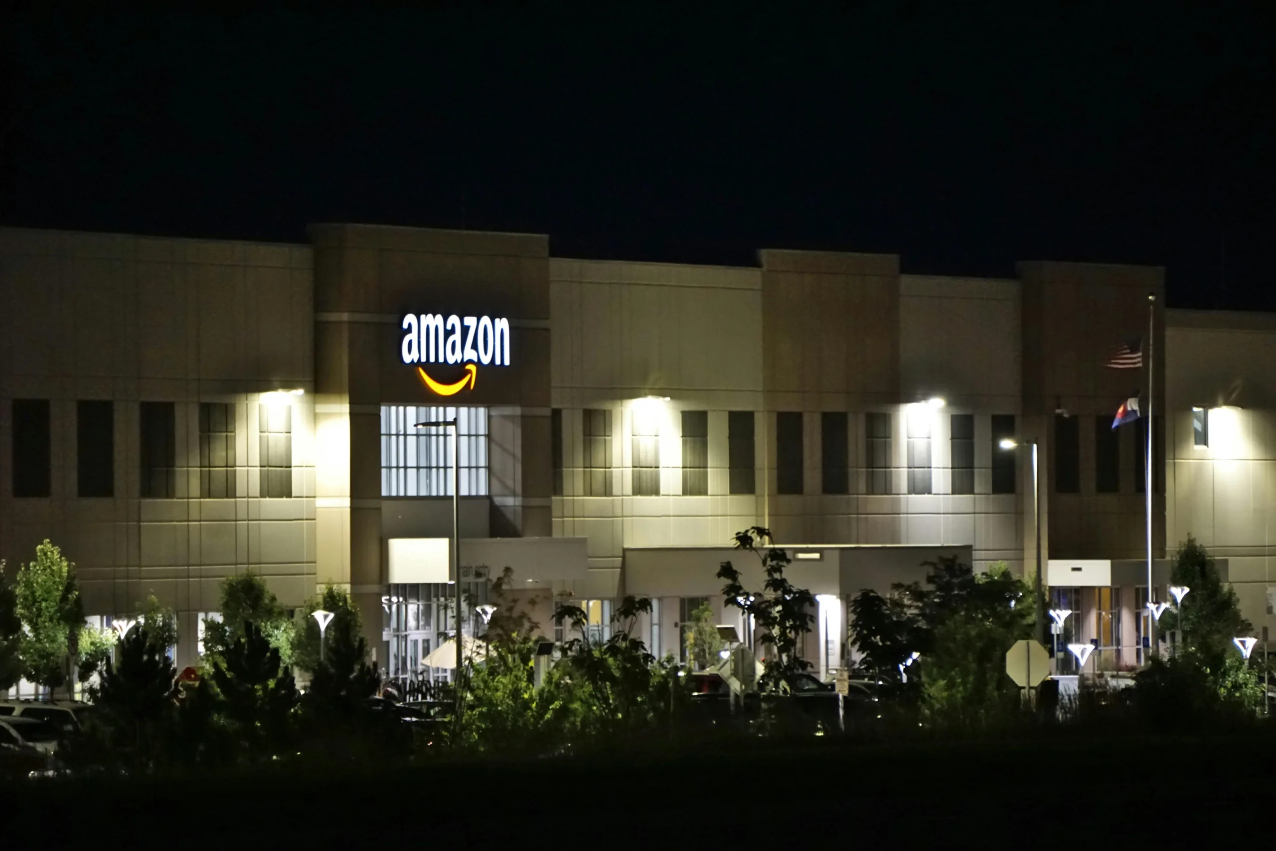 Amazon Supply Chain Services opens its logistics network to outside brands, creating a new threat to 3PL-driven warehouse demand.