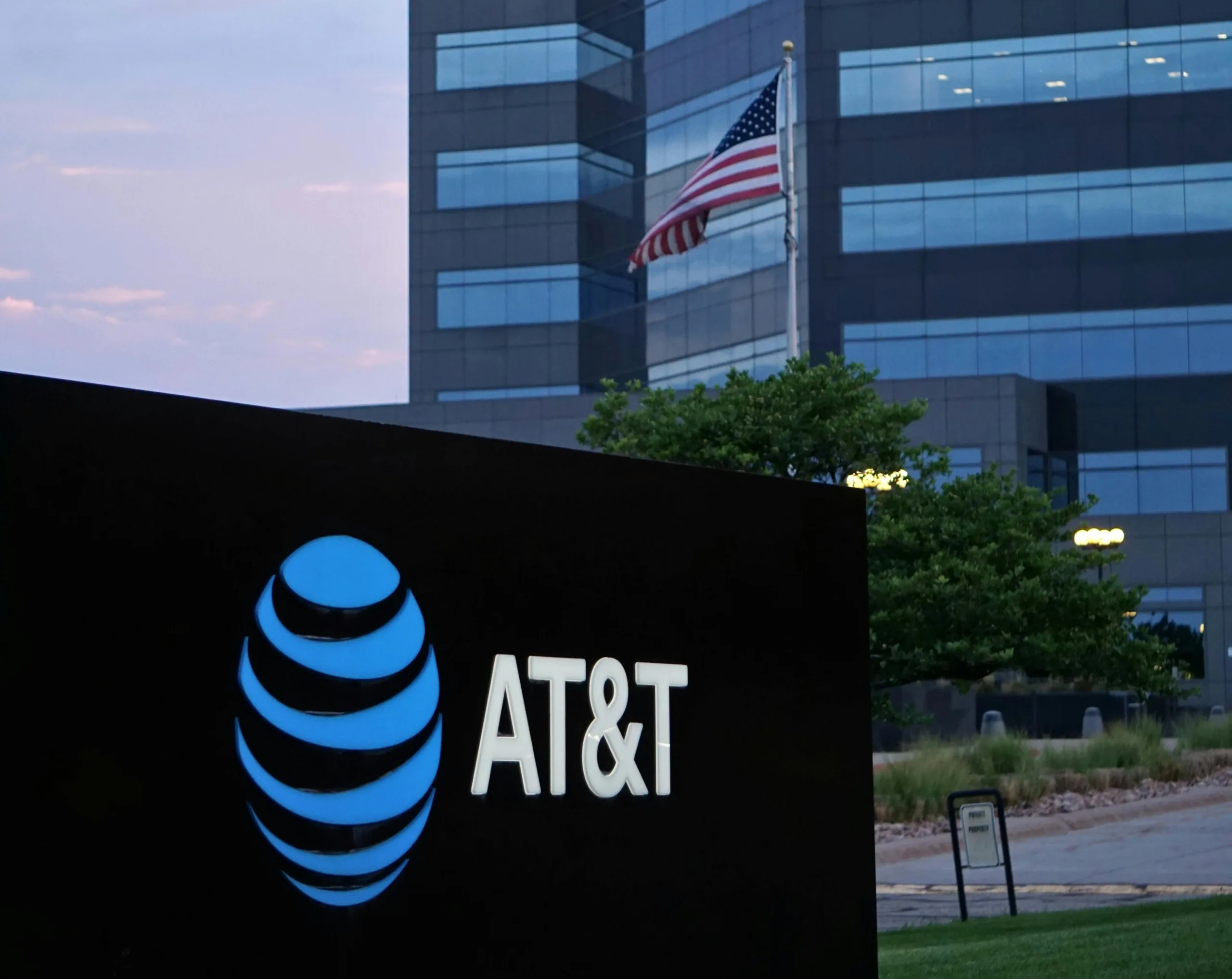 JPMorgan Chase is financing AT&T’s $1.4B Plano headquarters, a move that could reshape North Texas office demand and jobs.