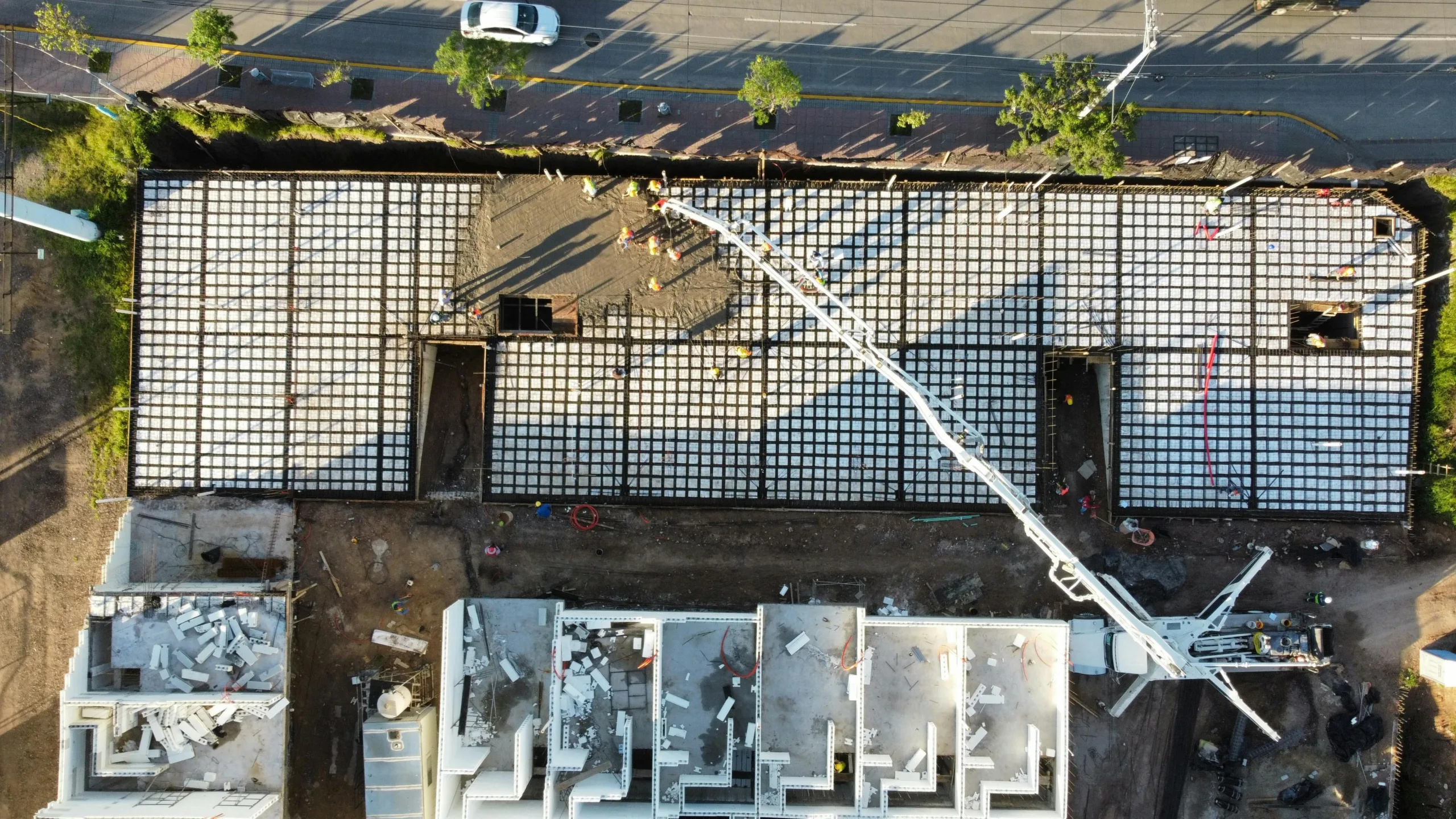 Data center construction pushed contractor backlog to 8.8 months in April, widening the divide between large and small firms.