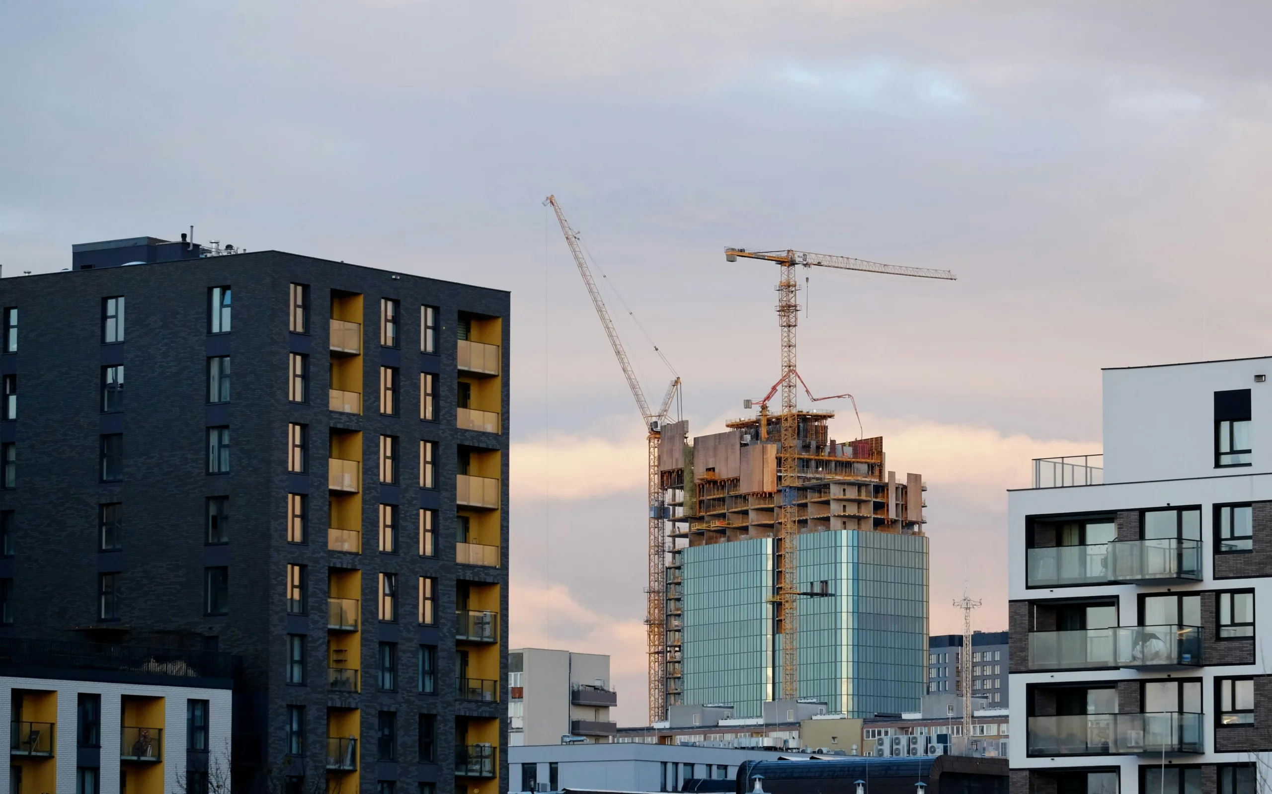 The multifamily market is stabilizing as deliveries slow and vacancy holds steady, but concessions continue to weigh on rent growth.