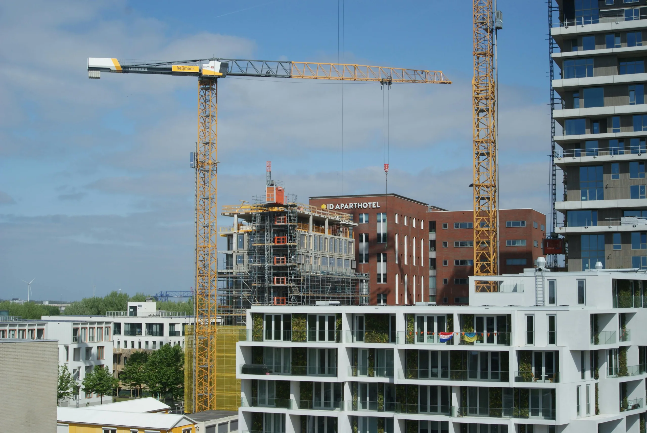 US apartment occupancy rose above 95% in April 2026 as rent growth stabilized, though oversupply continued to pressure Sun Belt markets.