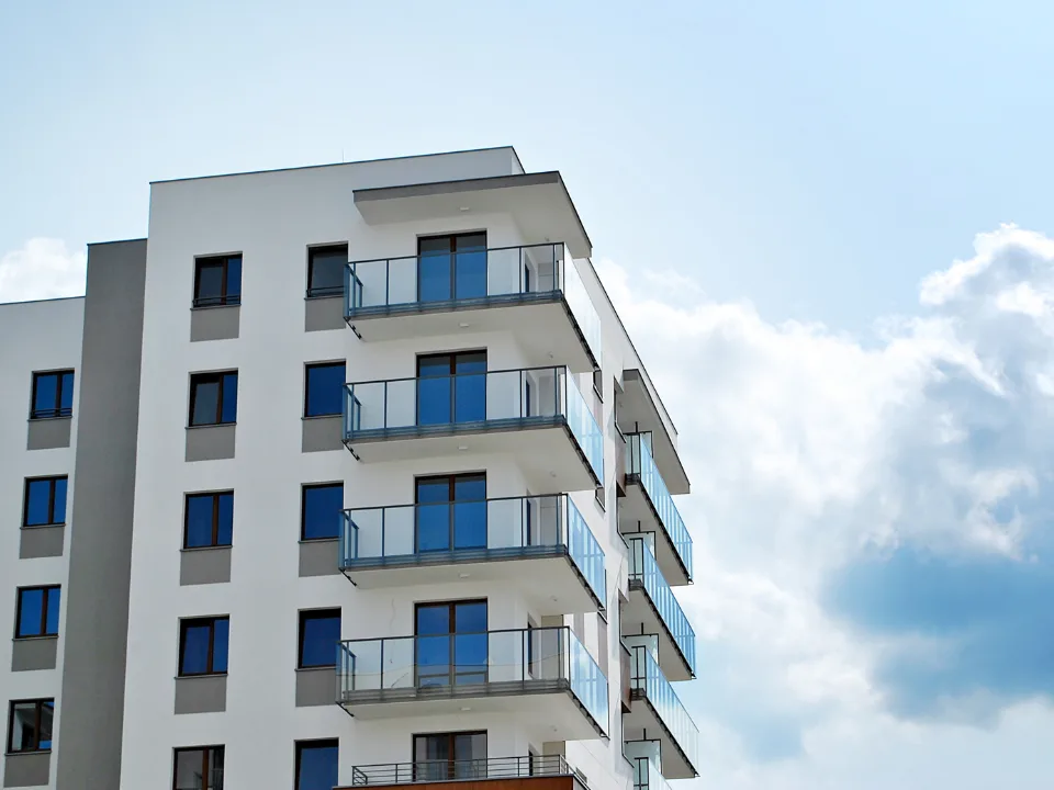 The US apartment market posted a fifth straight month of occupancy and rent gains, signaling improving fundamentals despite regional weakness.