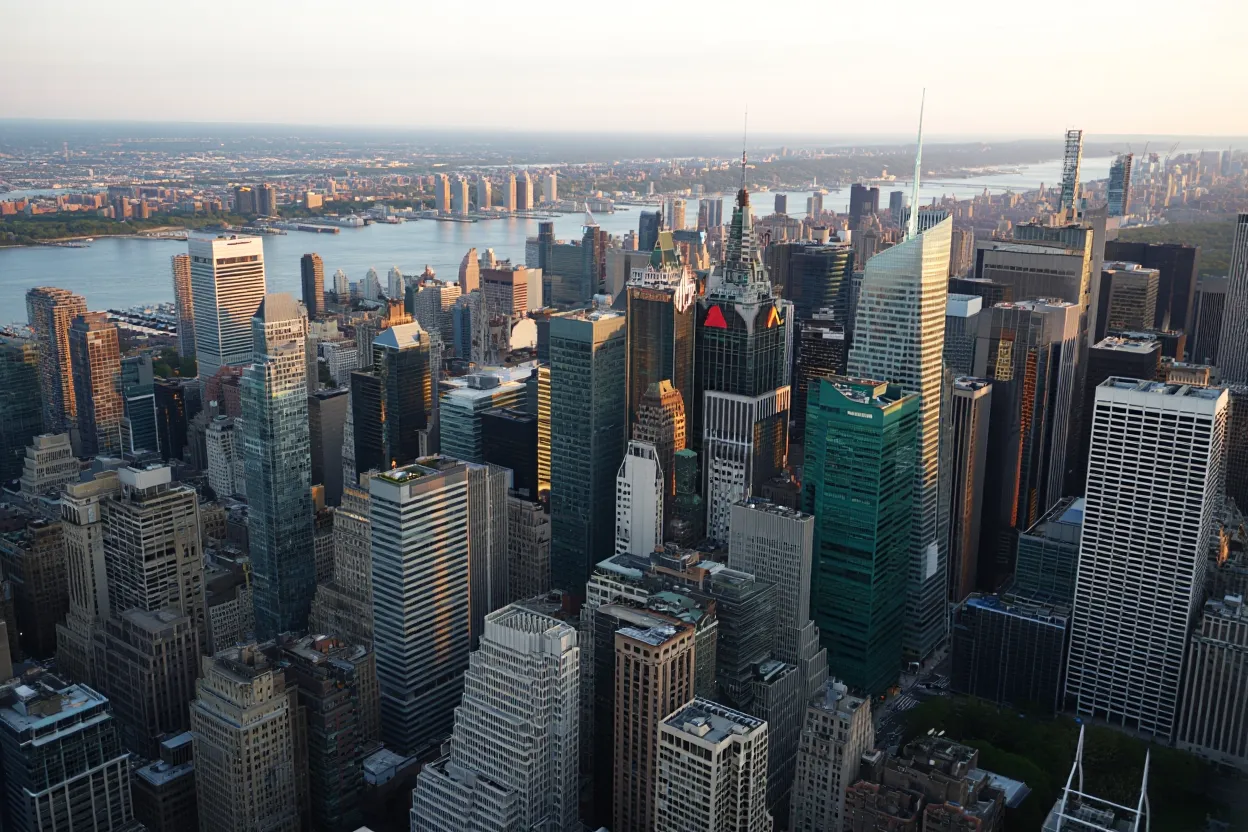 Manhattan led the US office market in 2026, pairing top rents with strong demand and an expanding coworking footprint.