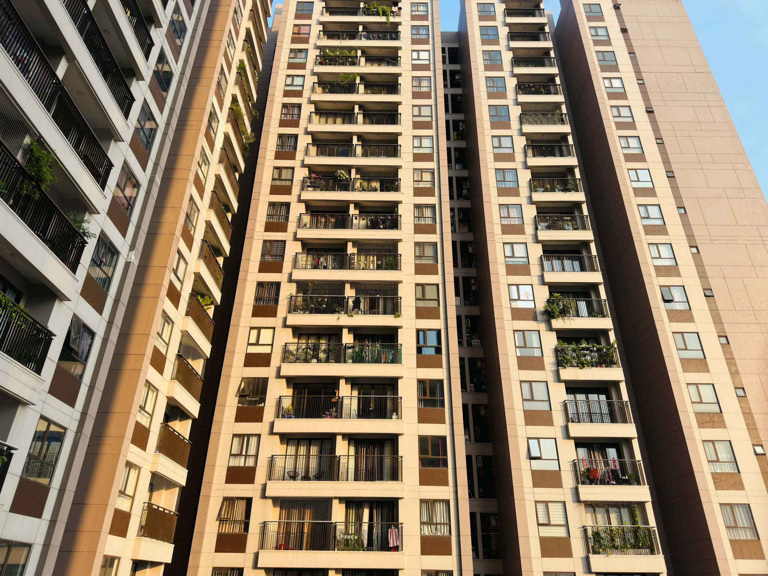 Apartment owners face mounting pressure as multifamily CMBS delinquencies rise and elevated borrowing costs limit refinancing options.