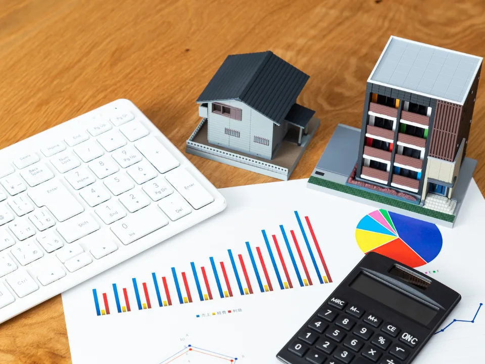 US REITs outpaced broader markets through H1 2026, led by lodging, data centers, and a June rebound in office stocks.