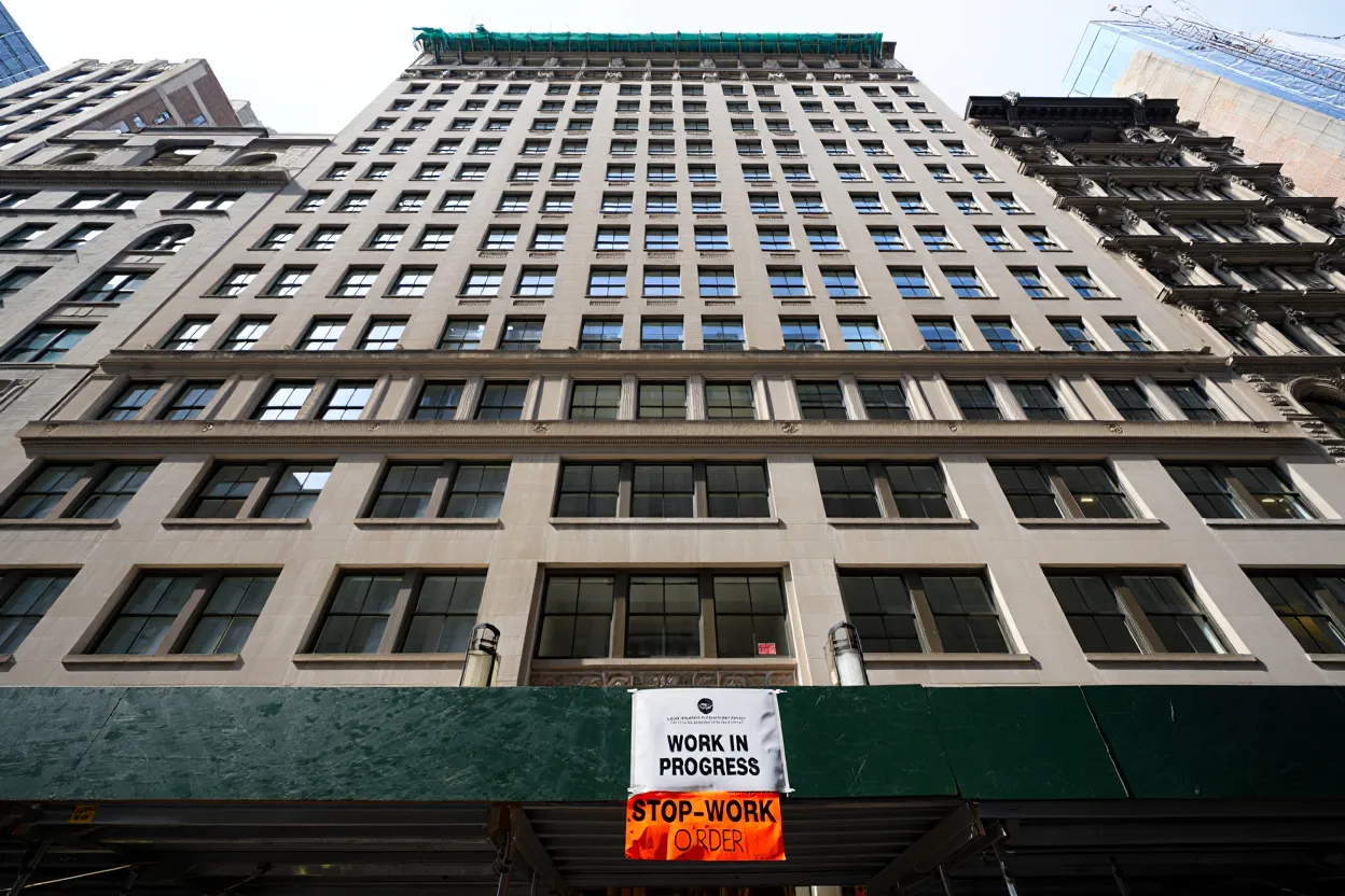 NYC paused SL Green’s 750 Third Avenue conversion after unapproved steel work surfaced, tightening office-to-resi oversight.